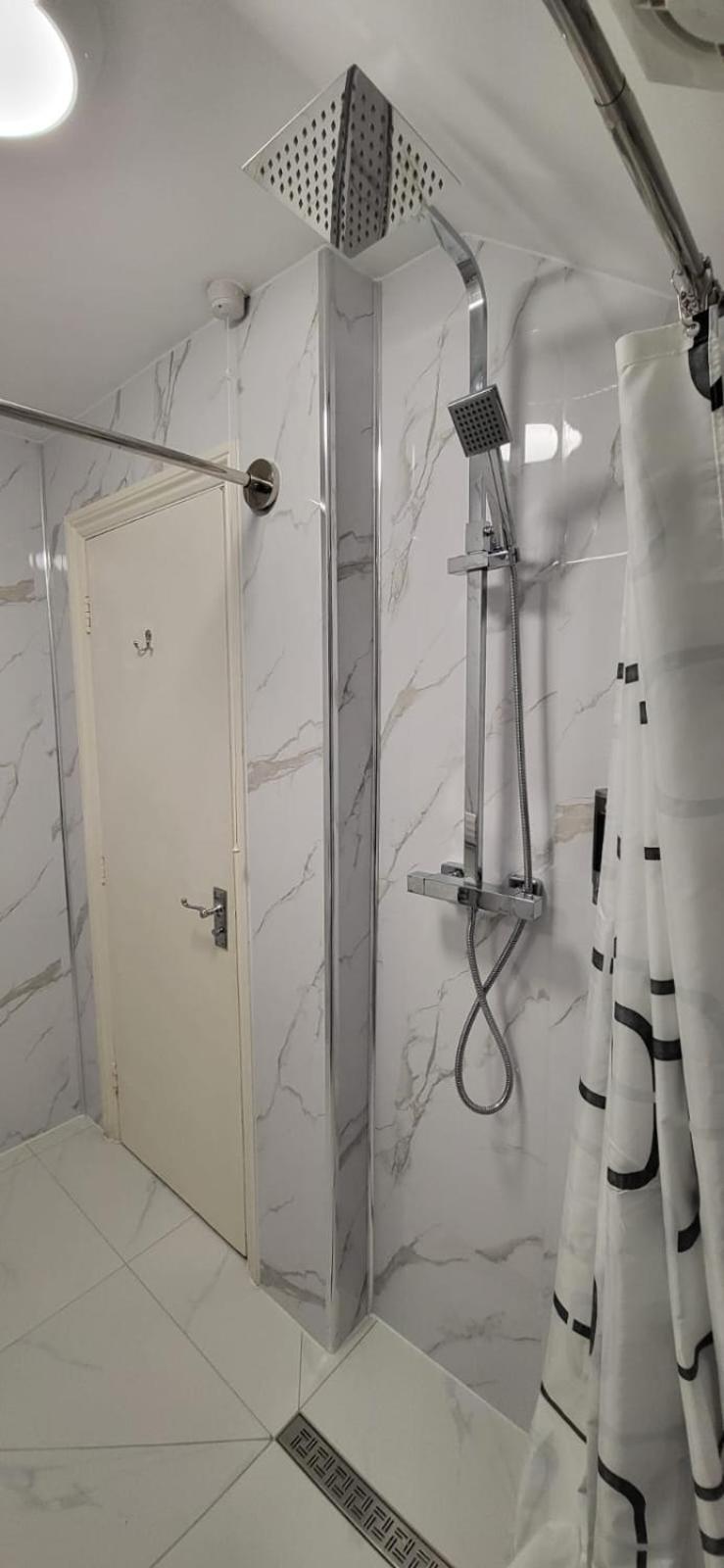 1 Bed, G-floor Close To O2, Excel And Airport Apartment London