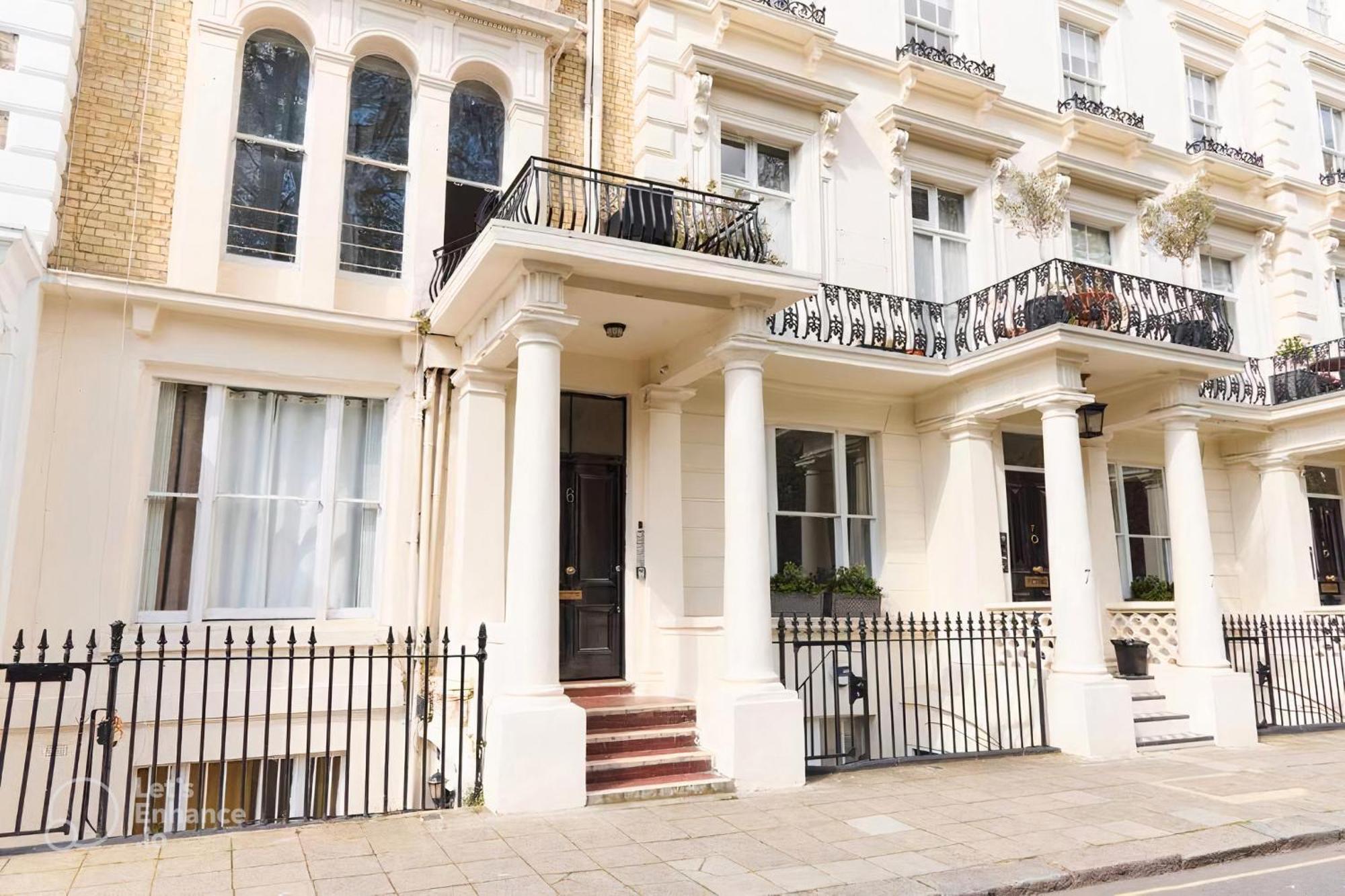 Chic Bayswater Luxury Retreat