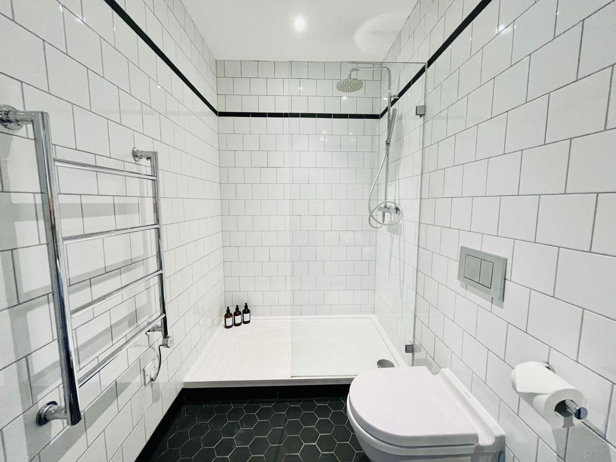 Luxurious Apartment - Prime Location Near Excel, O2 & Canary Wharf *