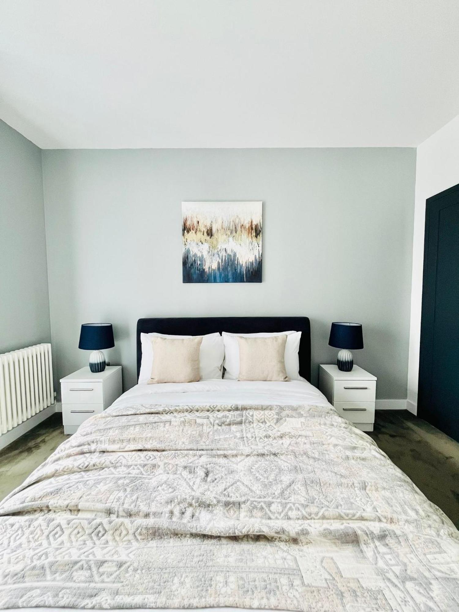 Luxurious Apartment - Prime Location Near Excel, O2 & Canary Wharf *
