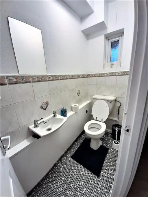 Zone 1, 3bedroom With A Garden Appartement *