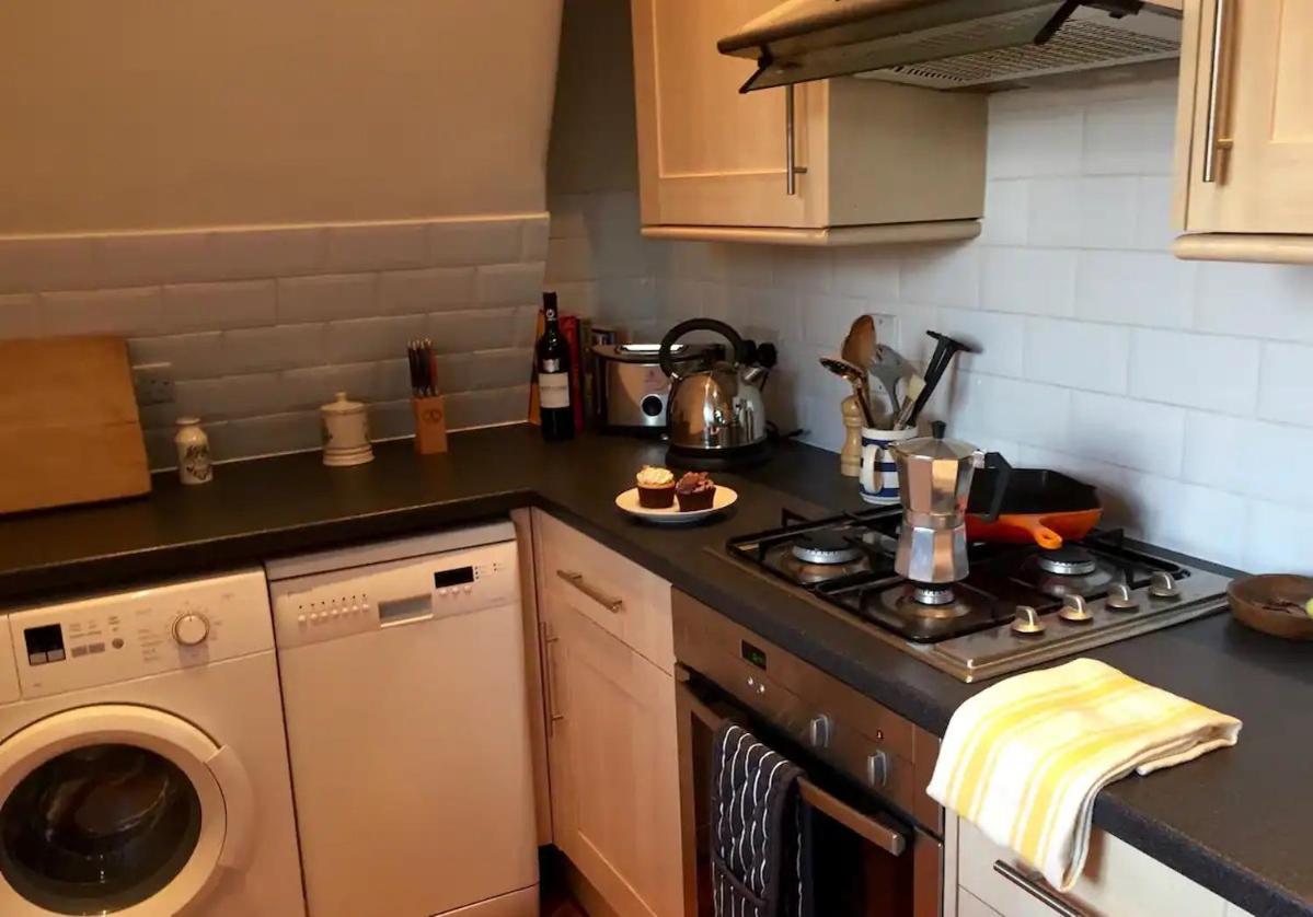 Stylish Floor 1 Bed Flat In West Hampstead * Londres