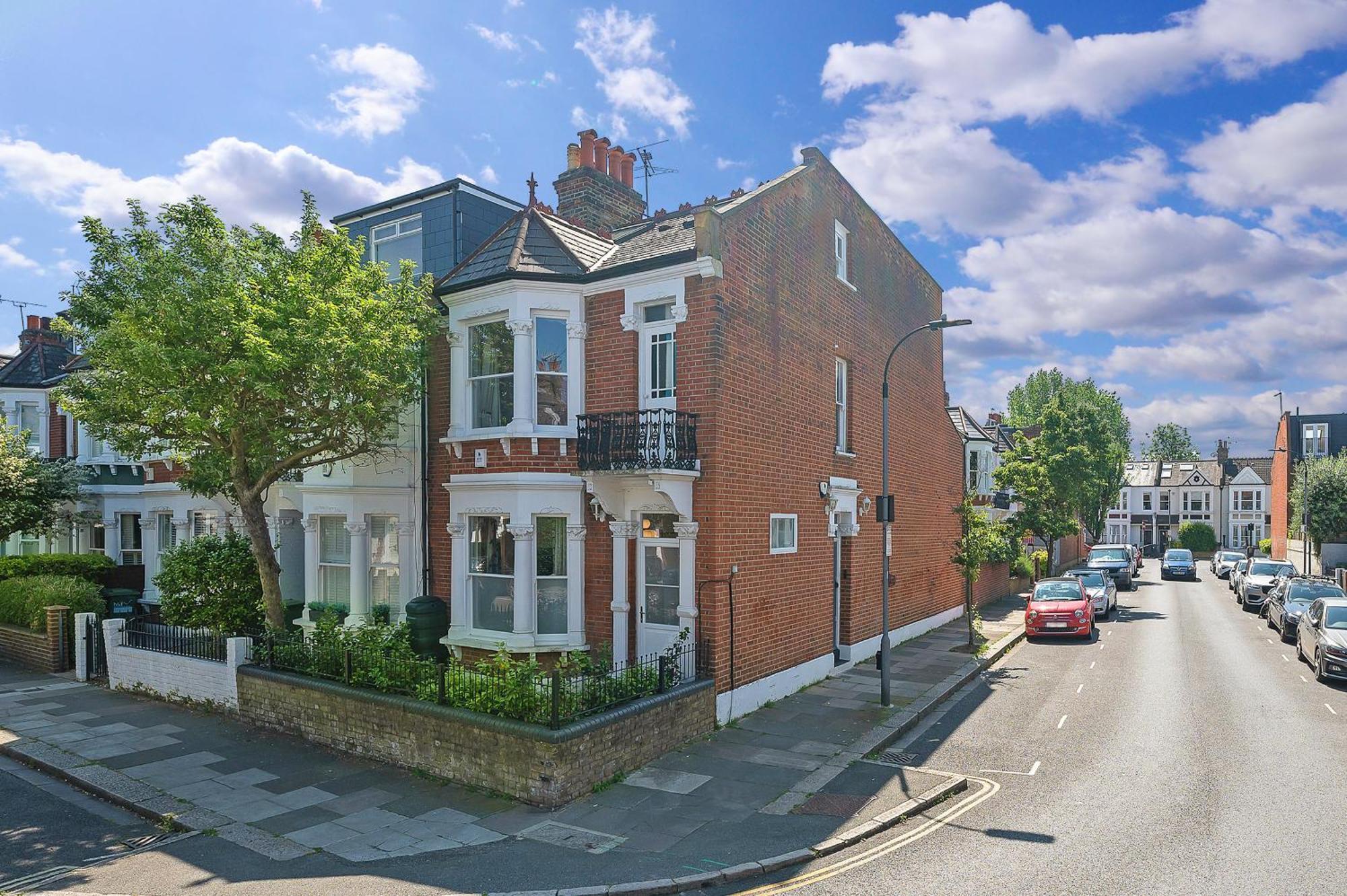 Blossom House New 3bed House In Barons Court Hébergement de vacances