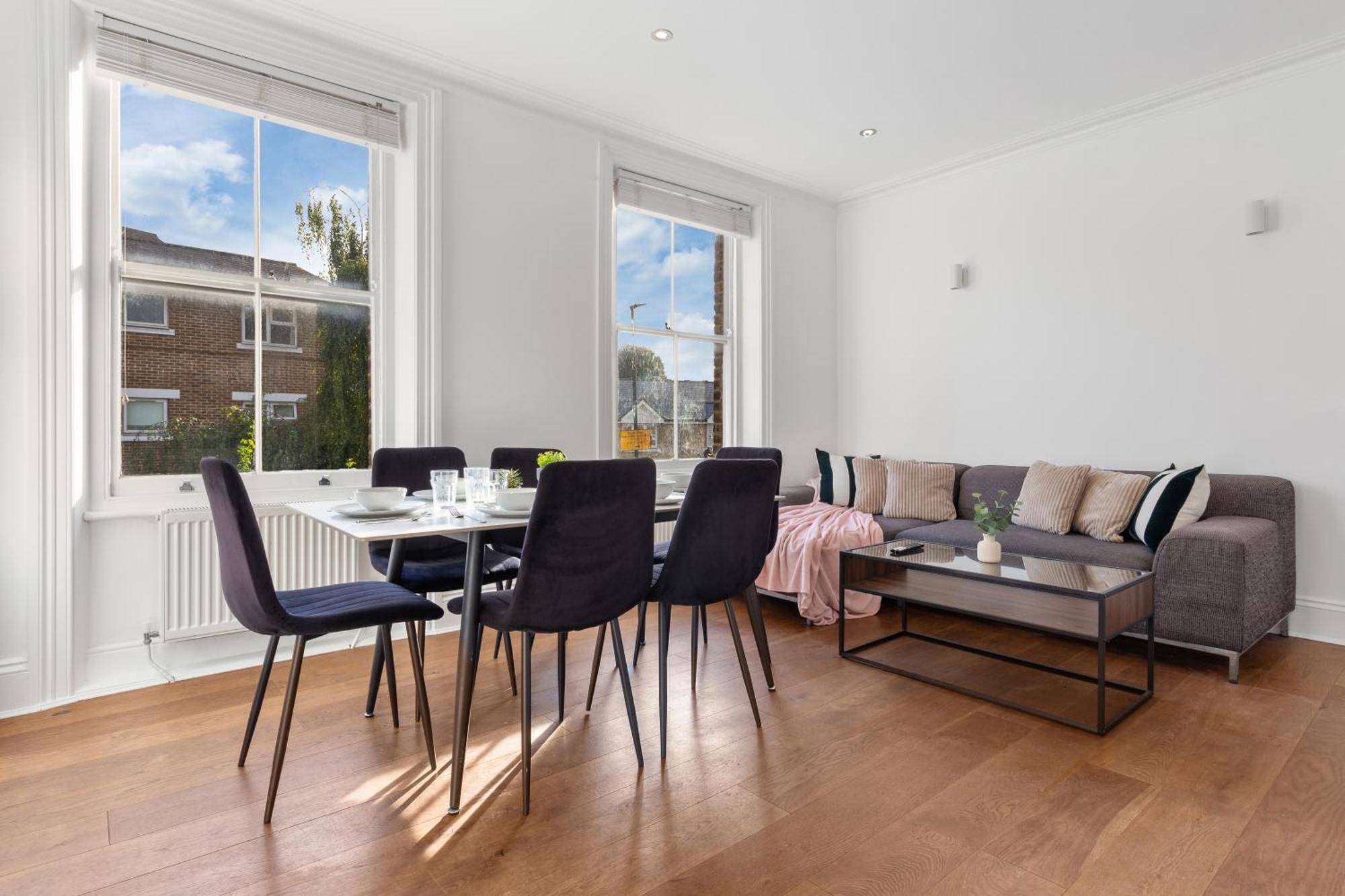 Luxury 4 Bedroom Flat With Stunning Shard View From Terrace In London! Next To Station, Sleeps 9 *