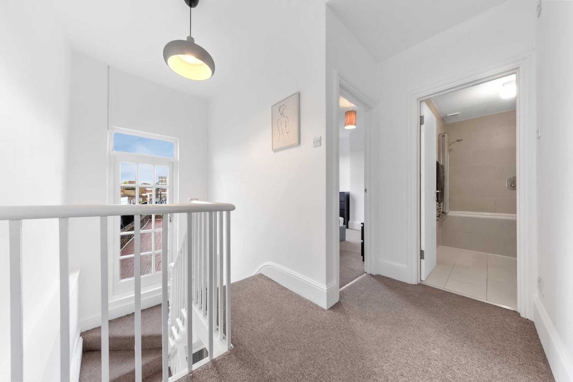 Luxury 4 Bedroom Flat With Stunning Shard View From Terrace In London! Next To Station, Sleeps 9 Apartamento Londres