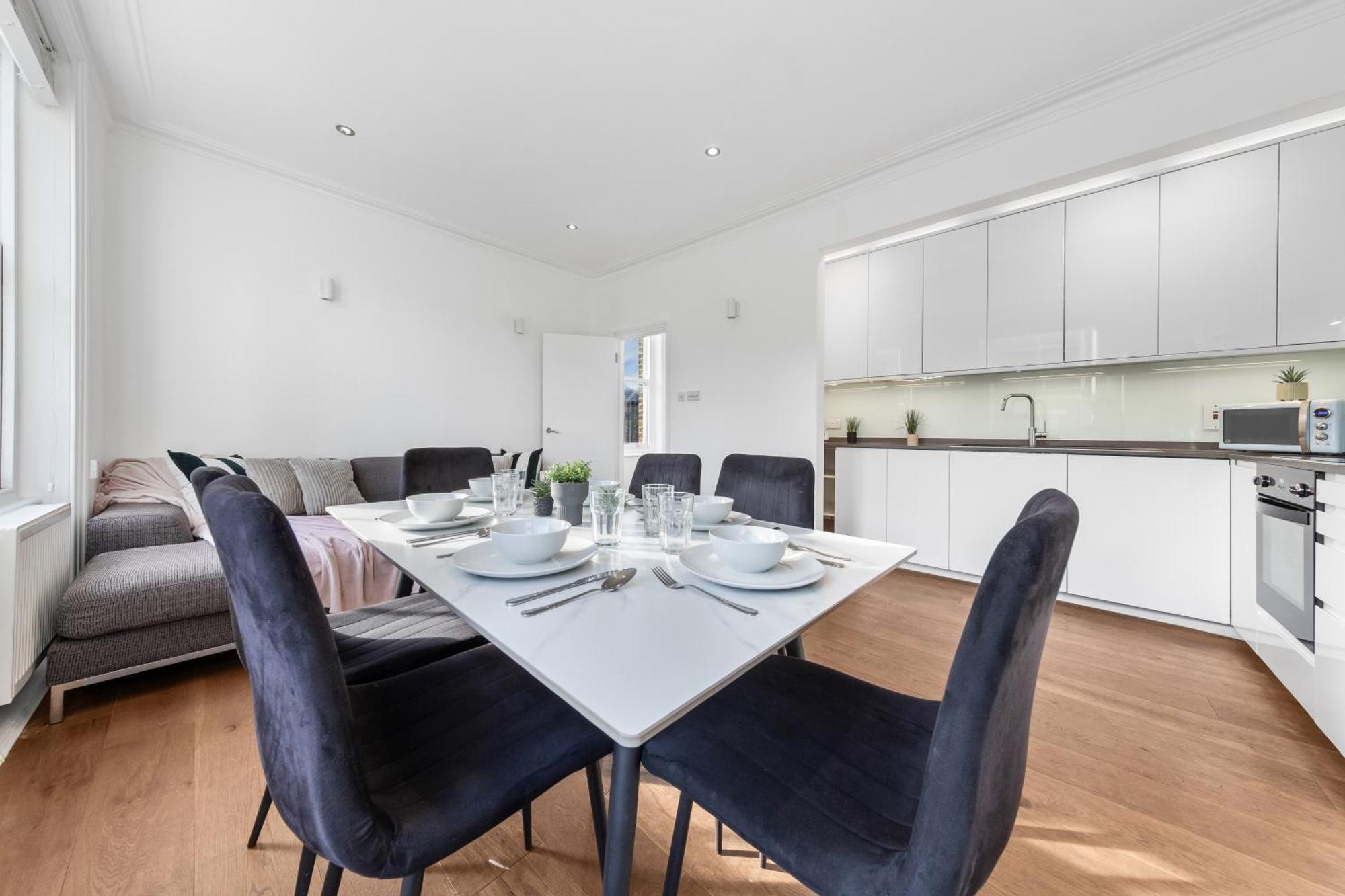 Luxury 4 Bedroom Flat With Stunning Shard View From Terrace In London! Next To Station, Sleeps 9 Londres