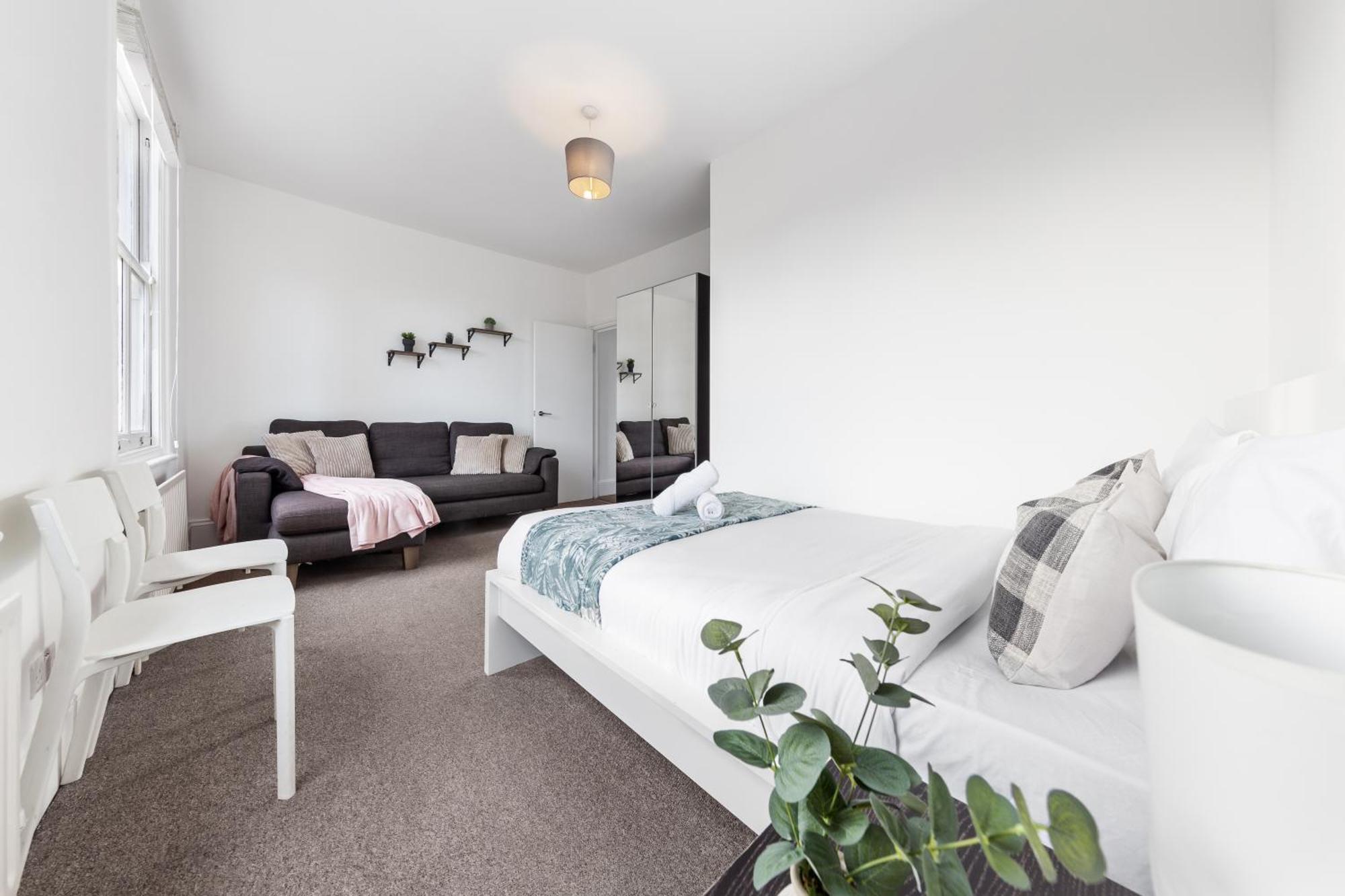 Luxury 4 Bedroom Flat With Stunning Shard View From Terrace In London! Next To Station, Sleeps 9 Apartamento *