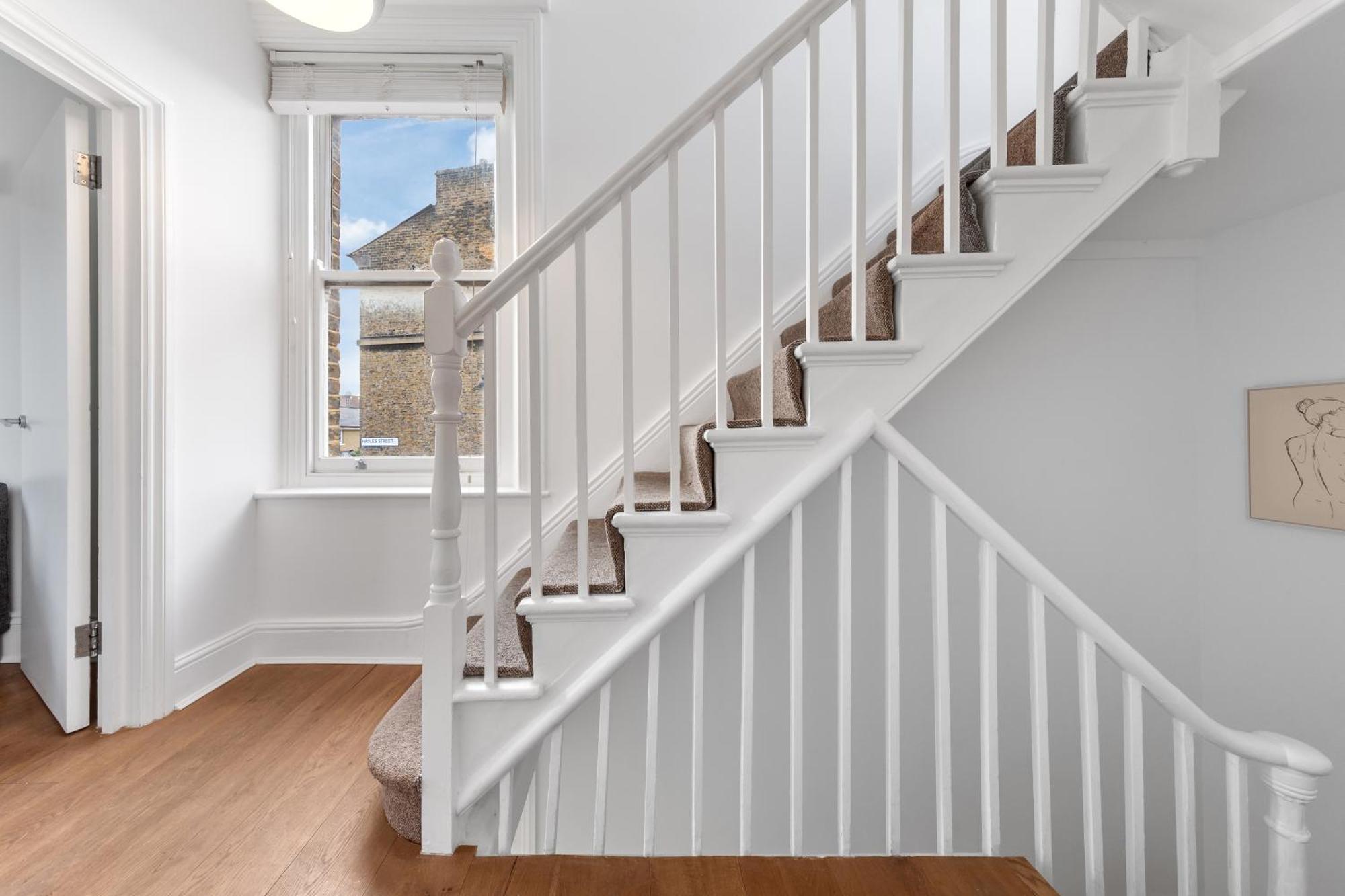 Luxury 4 Bedroom Flat With Stunning Shard View From Terrace In London! Next To Station, Sleeps 9 *
