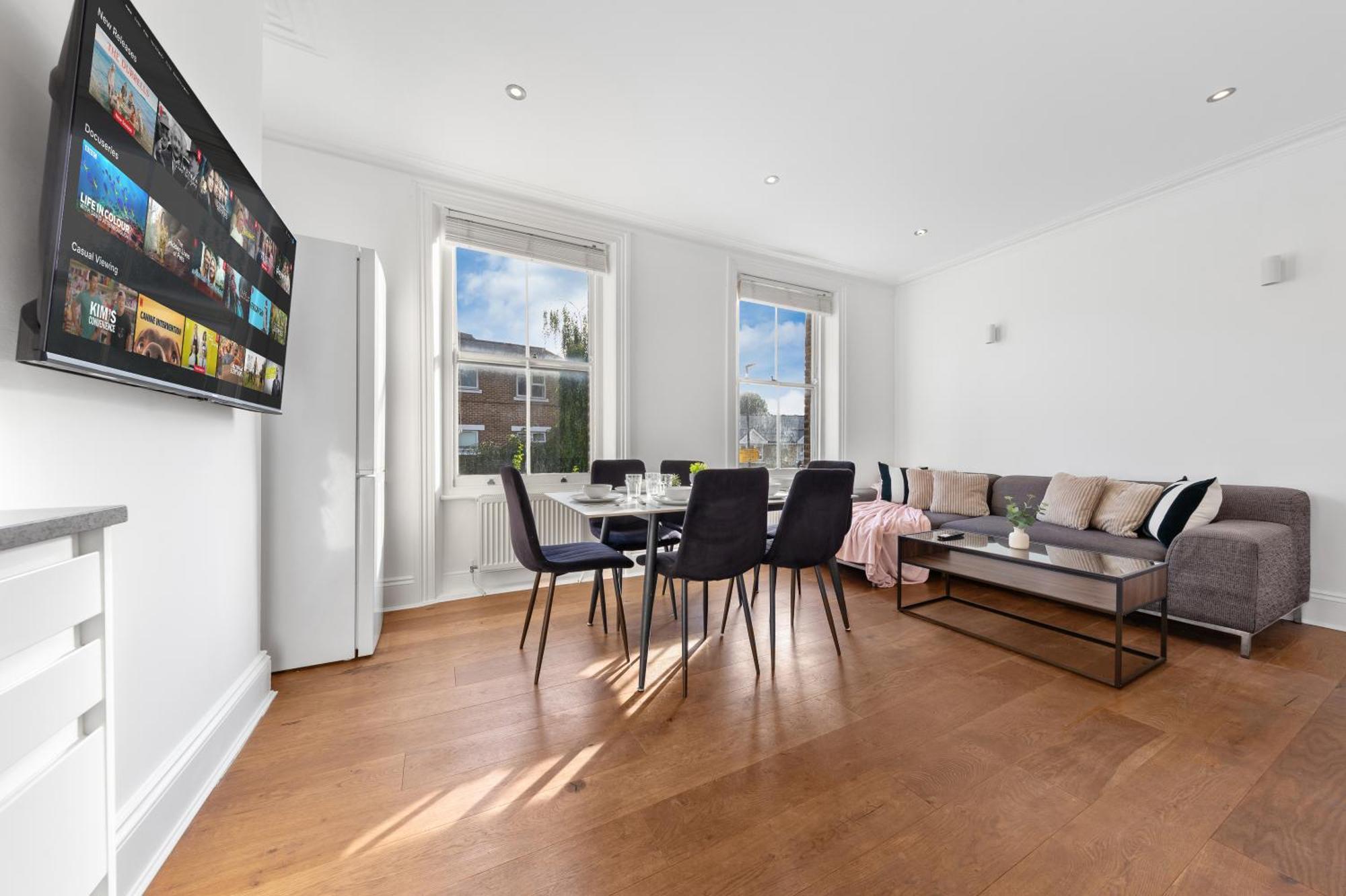 Luxury 4 Bedroom Flat With Stunning Shard View From Terrace In London! Next To Station, Sleeps 9 *
