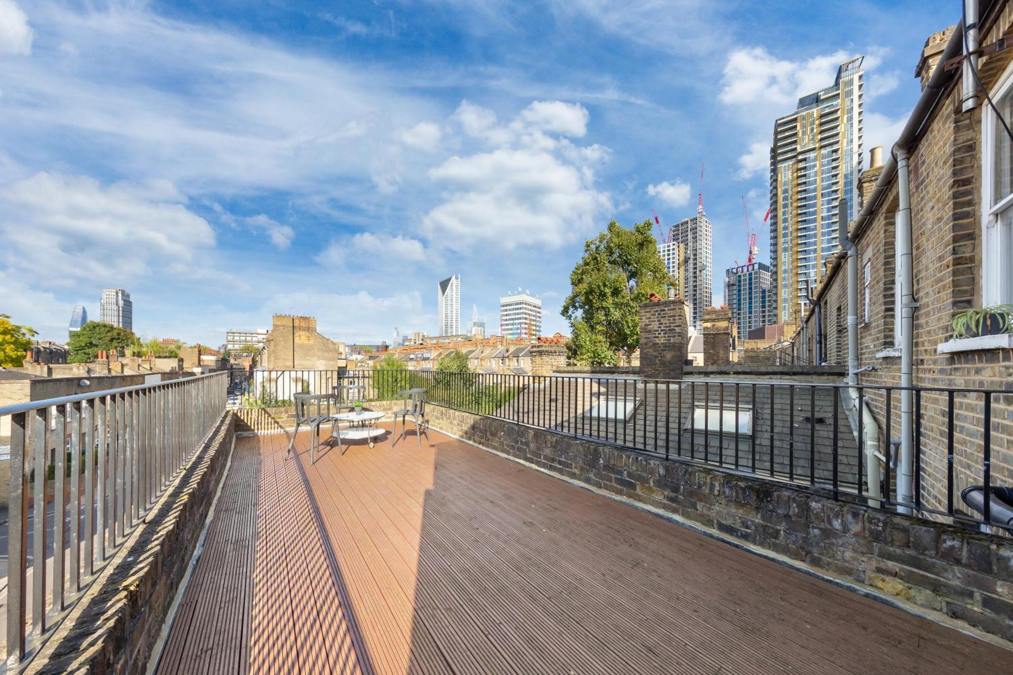 Luxury 4 Bedroom Flat With Stunning Shard View From Terrace In London! Next To Station, Sleeps 9 *
