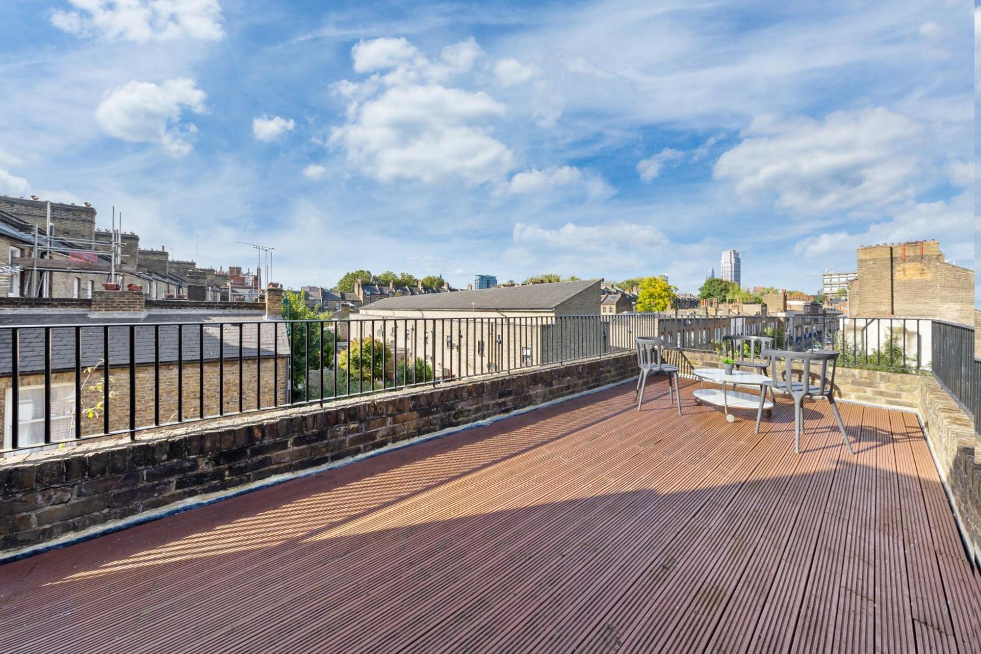 Luxury 4 Bedroom Flat With Stunning Shard View From Terrace In London! Next To Station, Sleeps 9 Apartamento
