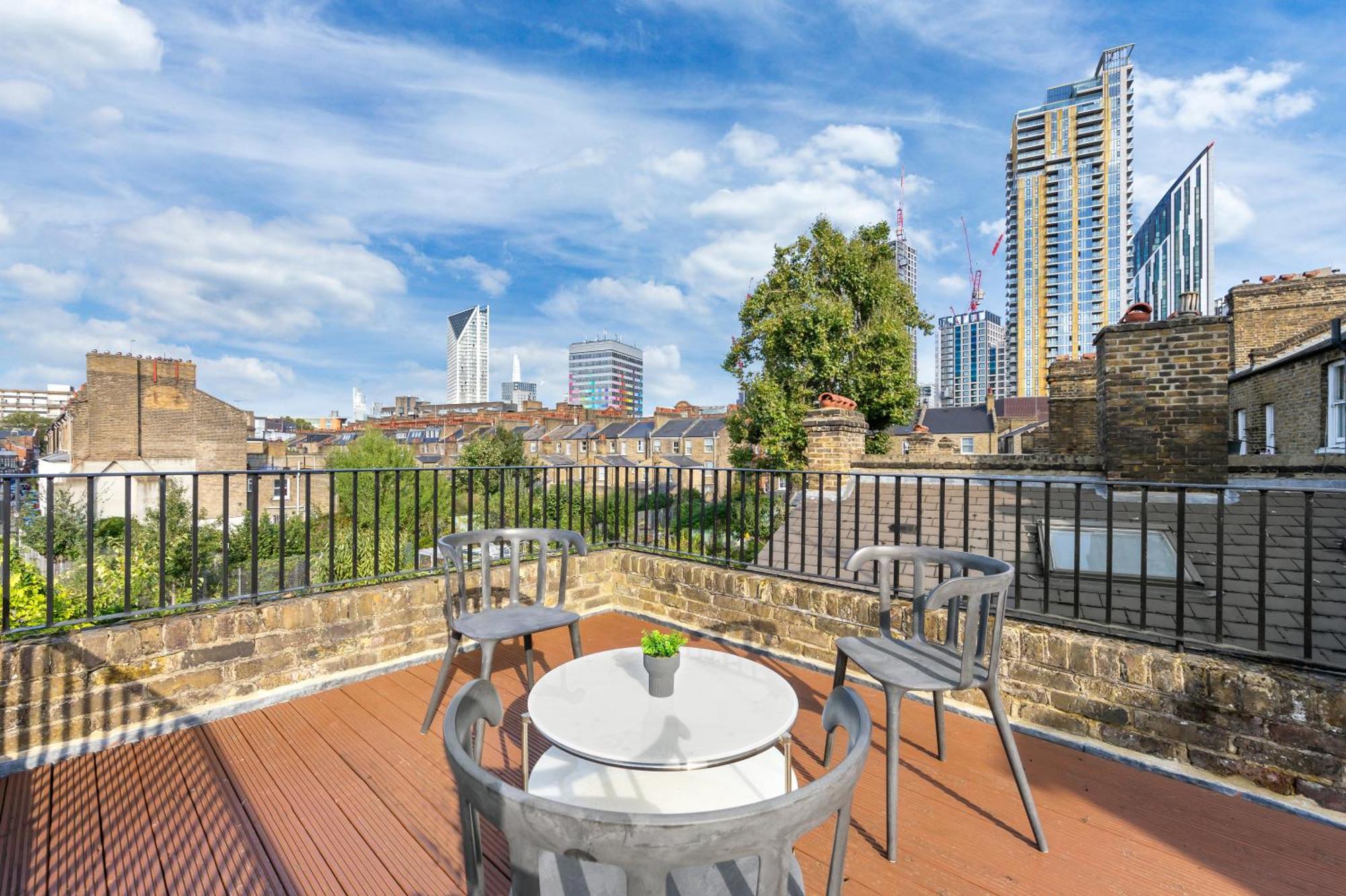 Luxury 4 Bedroom Flat With Stunning Shard View From Terrace In London! Next To Station, Sleeps 9 Apartamento Londres
