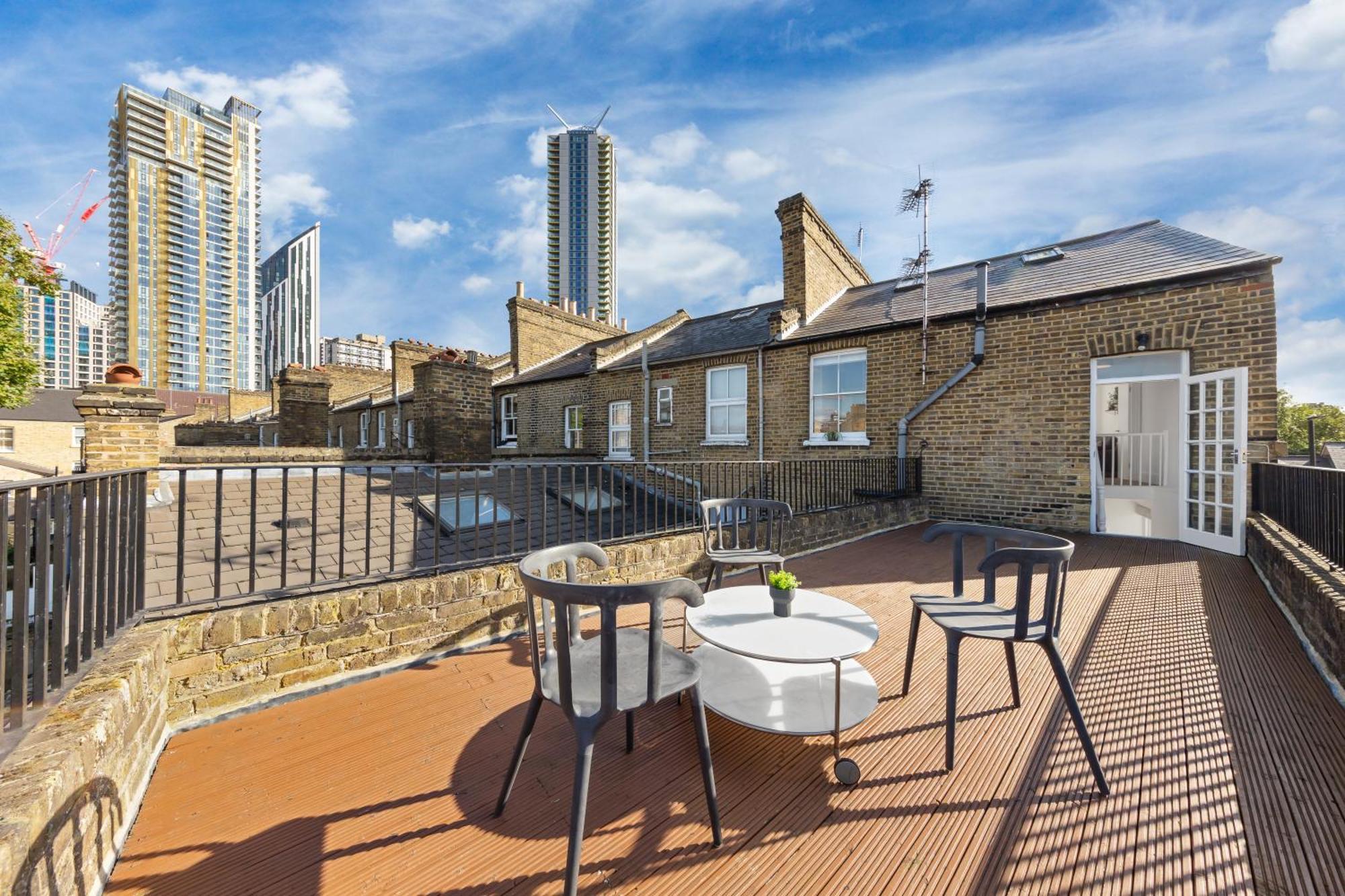 Luxury 4 Bedroom Flat With Stunning Shard View From Terrace In London! Next To Station, Sleeps 9 Apartamento *