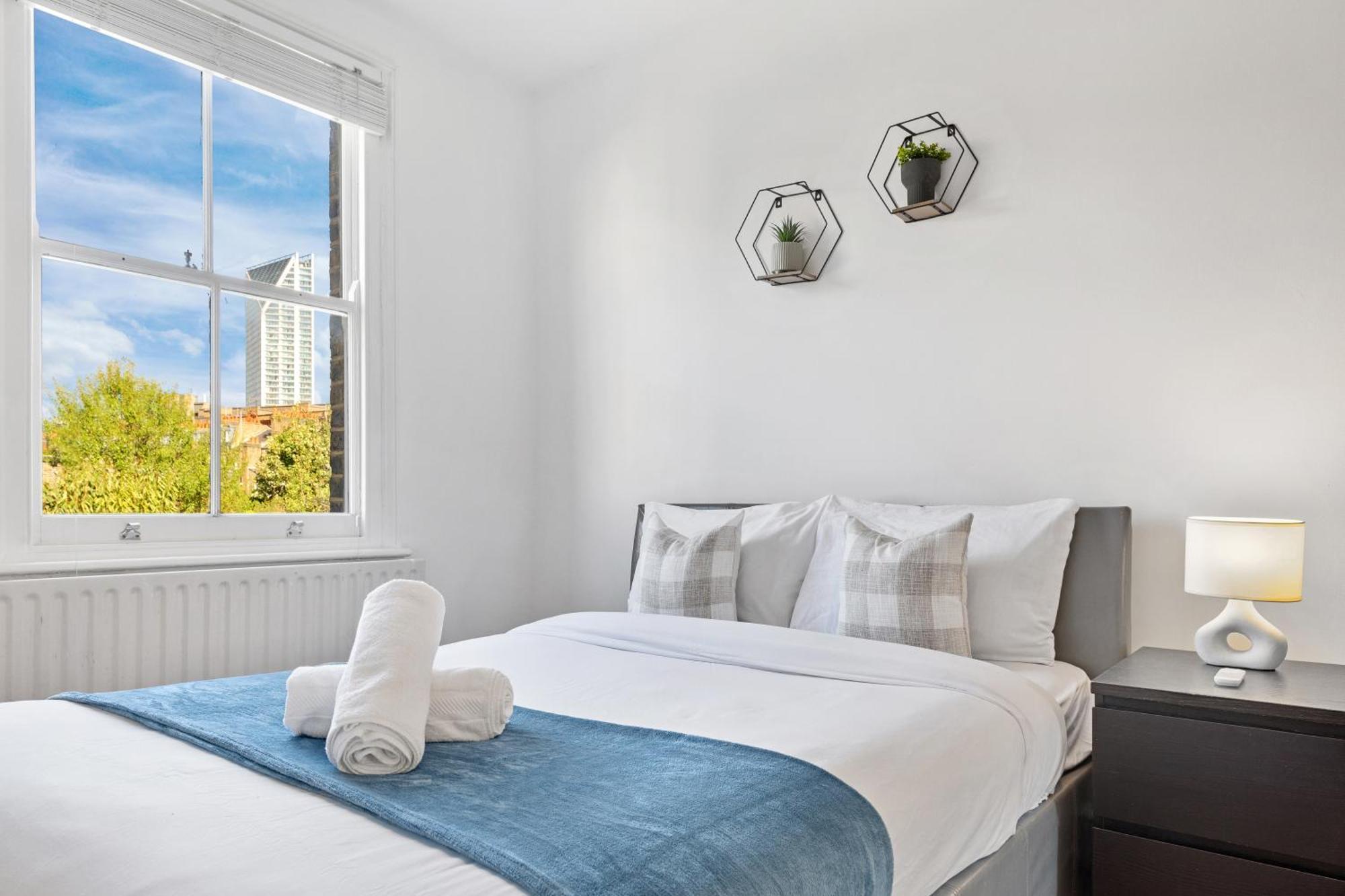 Luxury 4 Bedroom Flat With Stunning Shard View From Terrace In London! Next To Station, Sleeps 9 Apartamento *