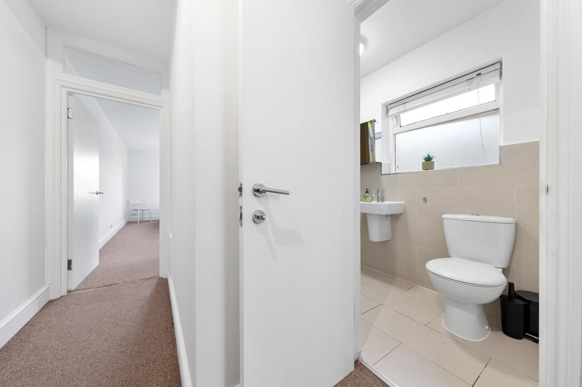 Luxury 4 Bedroom Flat With Stunning Shard View From Terrace In London! Next To Station, Sleeps 9 Apartamento Londres