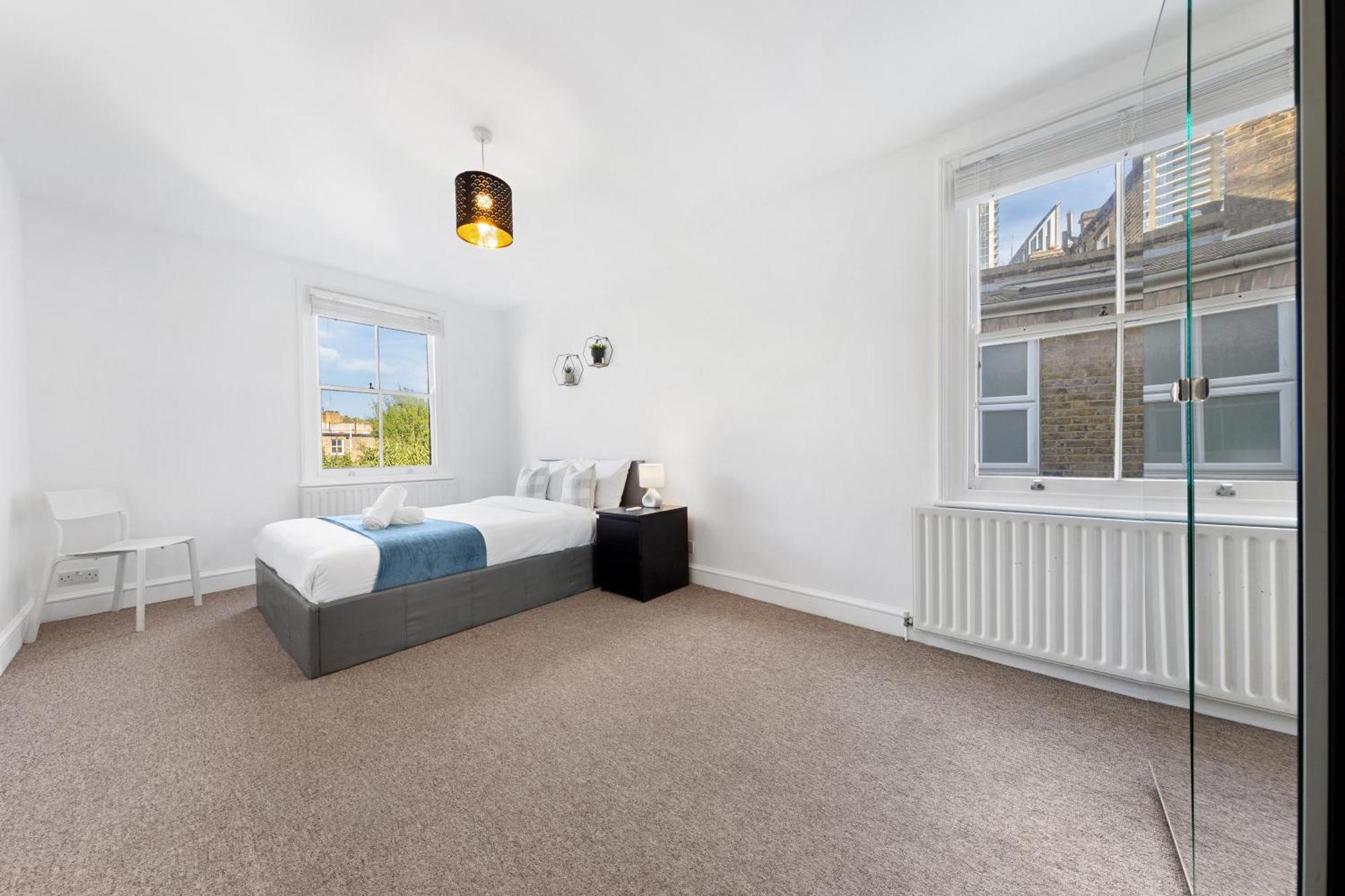 Luxury 4 Bedroom Flat With Stunning Shard View From Terrace In London! Next To Station, Sleeps 9 Apartamento Londres