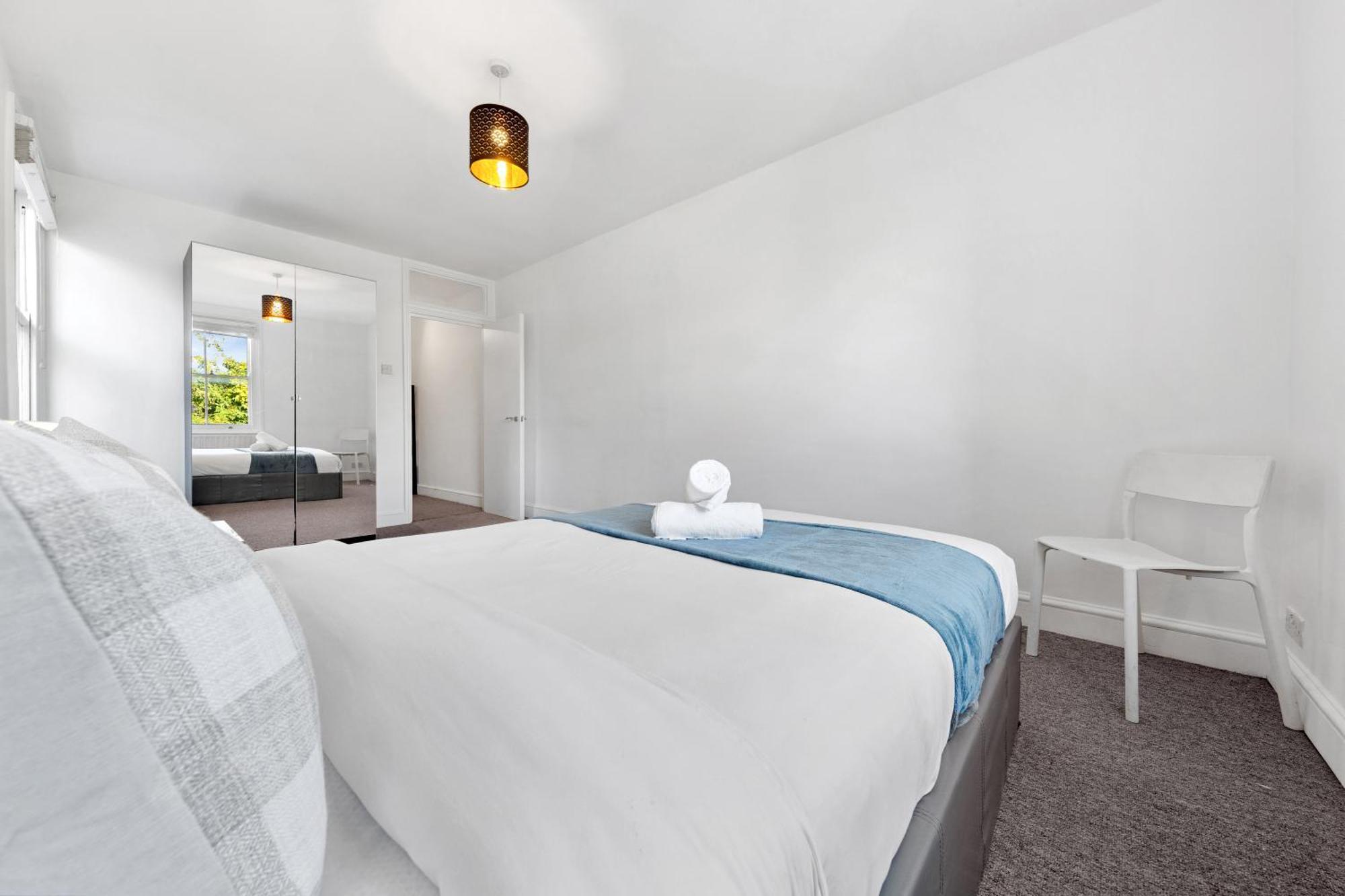 Apartamento Luxury 4 Bedroom Flat With Stunning Shard View From Terrace In London! Next To Station, Sleeps 9