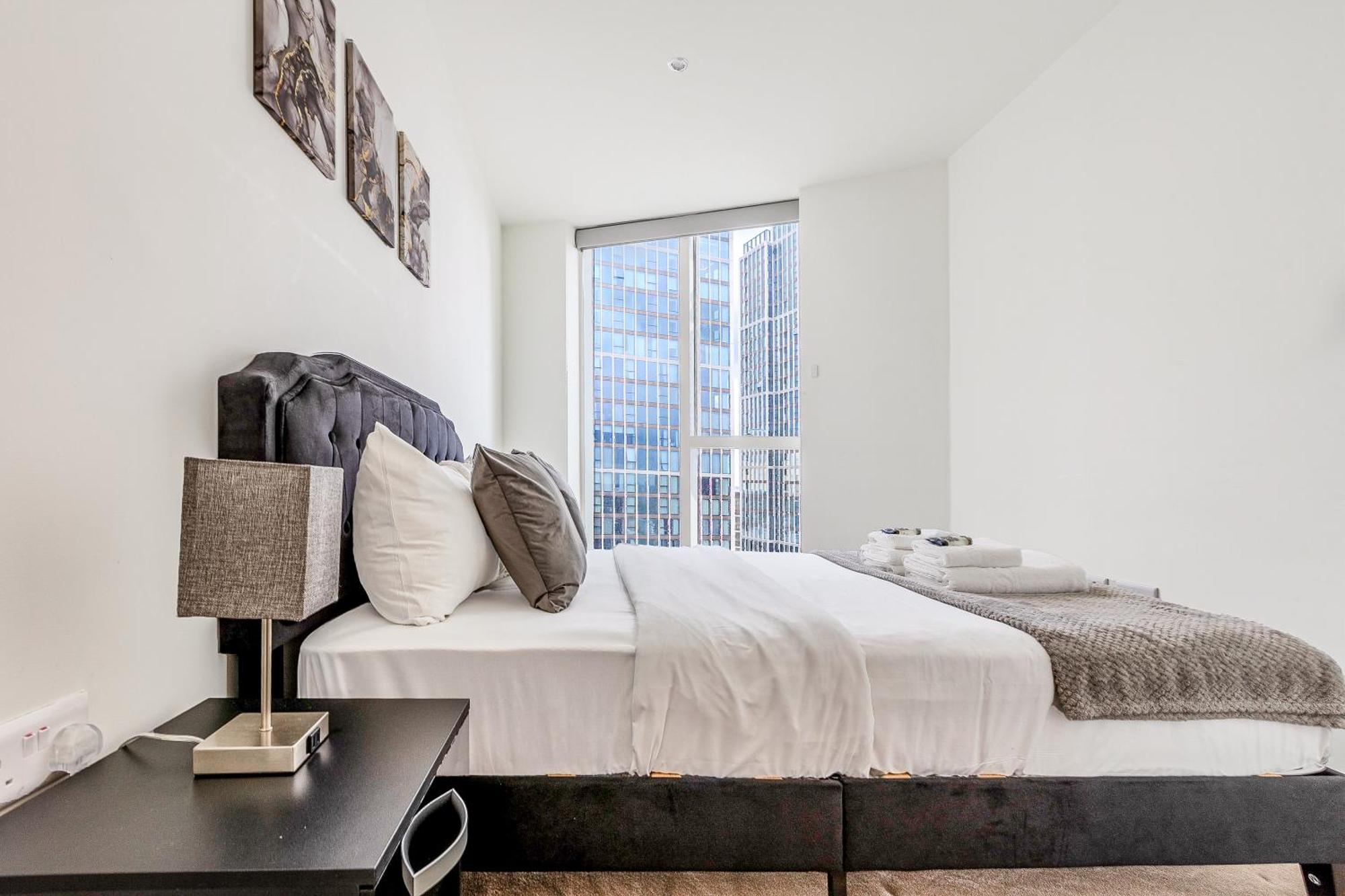 Bright 2br High Floor Flat, Nine Elms, 3min Tube Londres