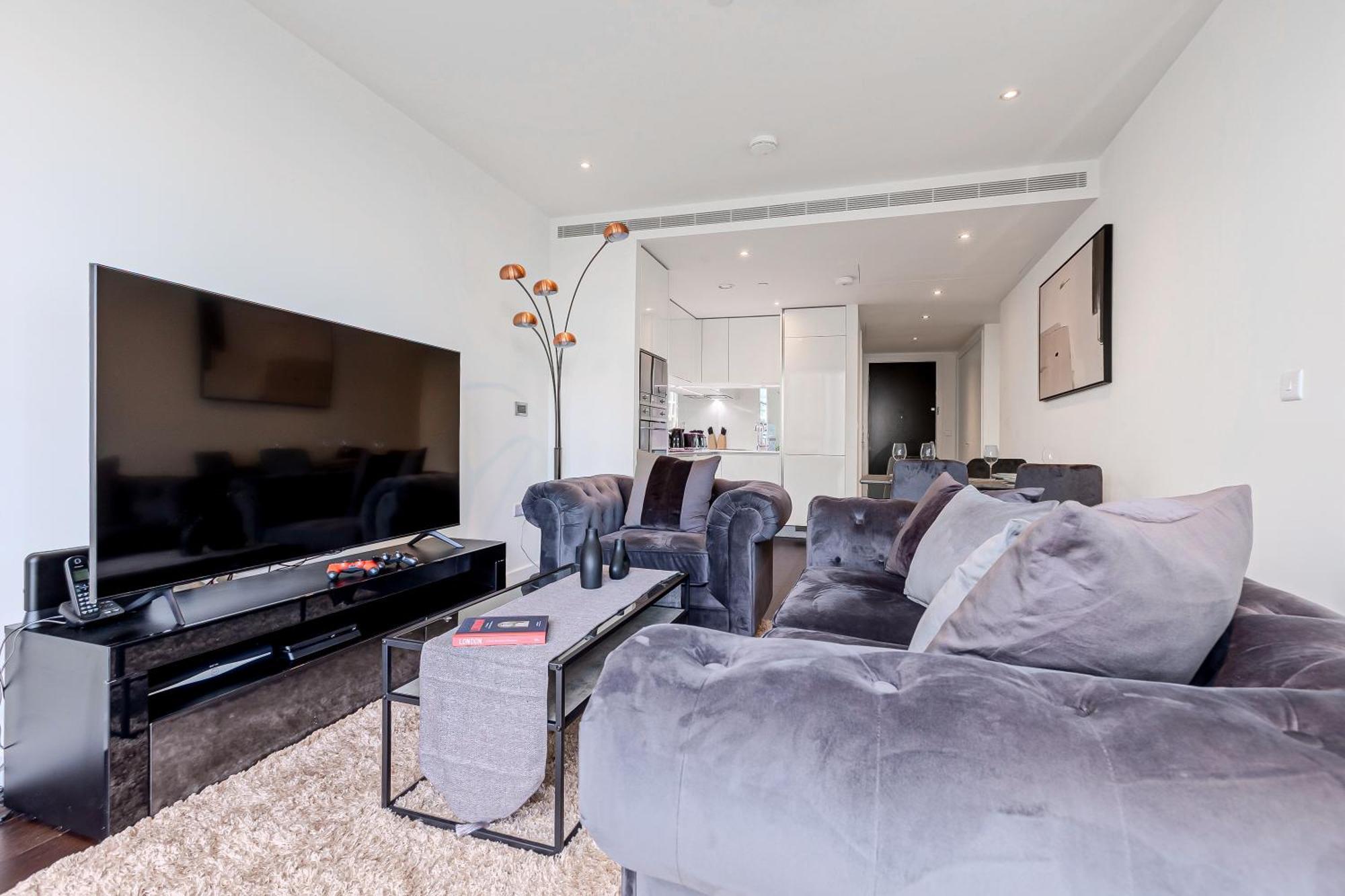 Bright 2br High Floor Flat, Nine Elms, 3min Tube Londres