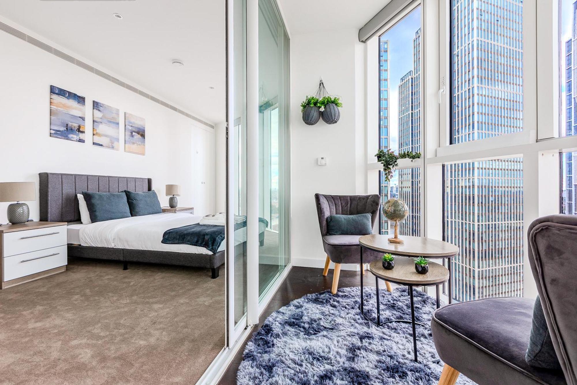 Bright 2br High Floor Flat, Nine Elms, 3min Tube * Londres