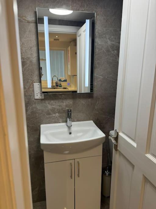 Cosy 1 Bed Knightsbridge Sw7