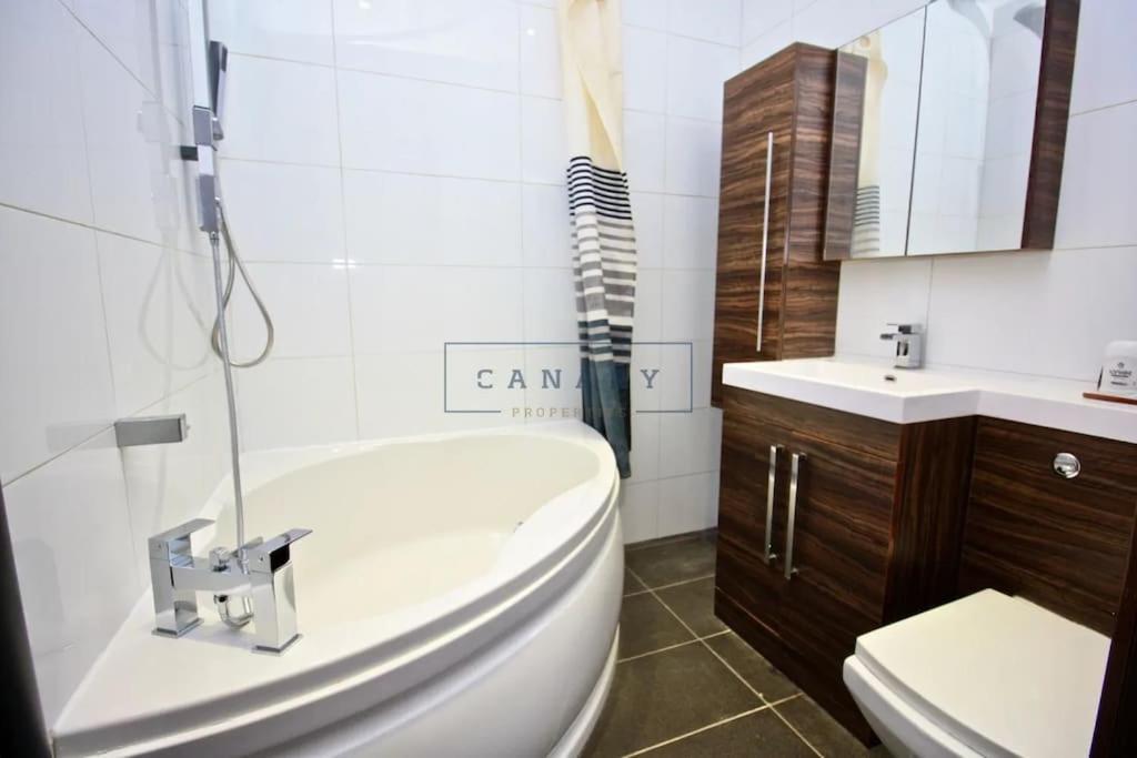 Super Cozy 2 Bed 2 Bath Ground Floor Flat! Appartement