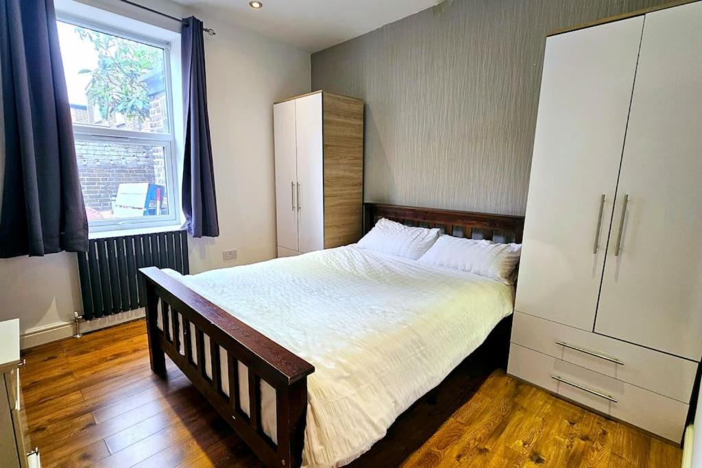 Appartement Super Cozy 2 Bed 2 Bath Ground Floor Flat! Londres