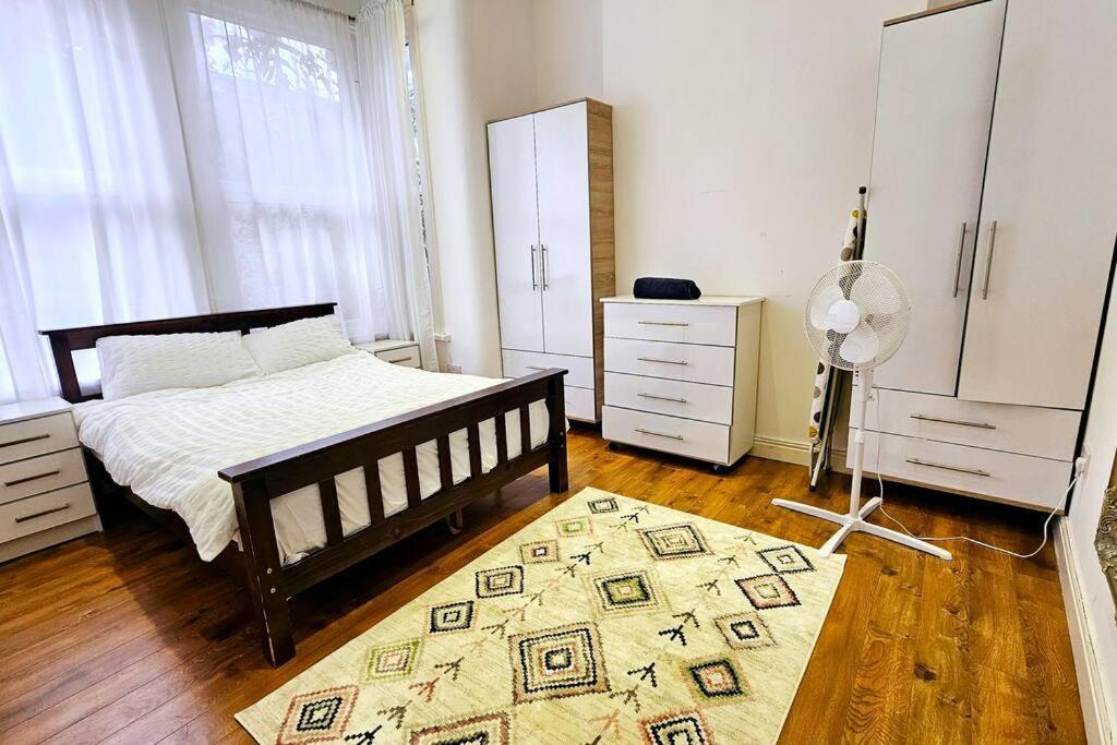 Super Cozy 2 Bed 2 Bath Ground Floor Flat! Appartement *