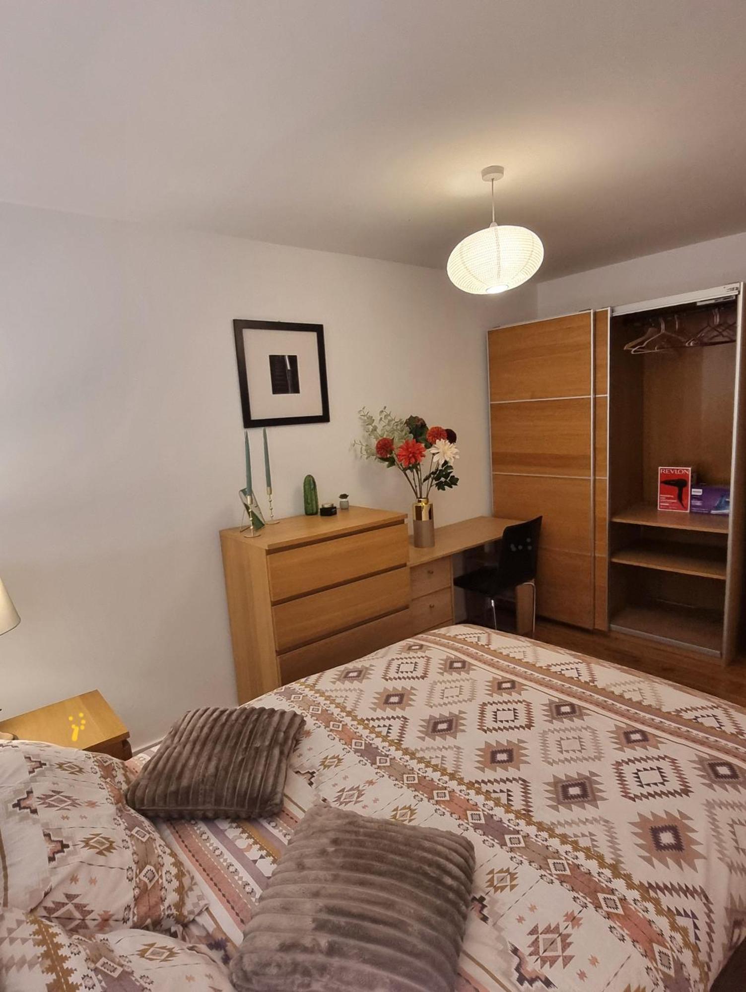 Hébergement de vacances Charming 4 Bedroom Duplex With Private Entrance *