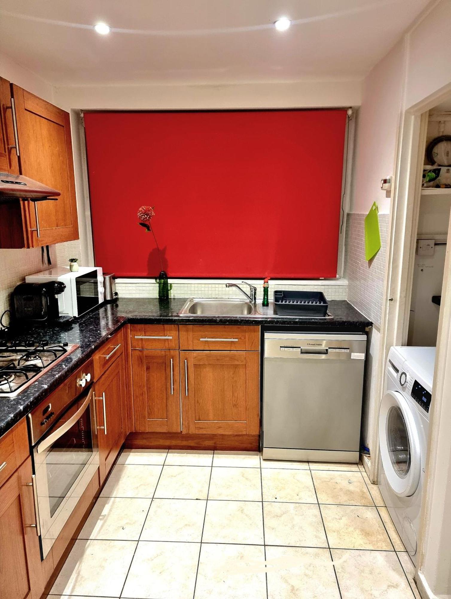 Charming 4 Bedroom Duplex With Private Entrance Hébergement de vacances