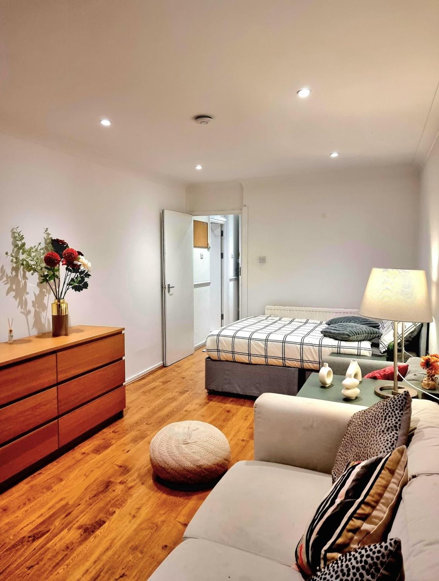 Hébergement de vacances Charming 4 Bedroom Duplex With Private Entrance
