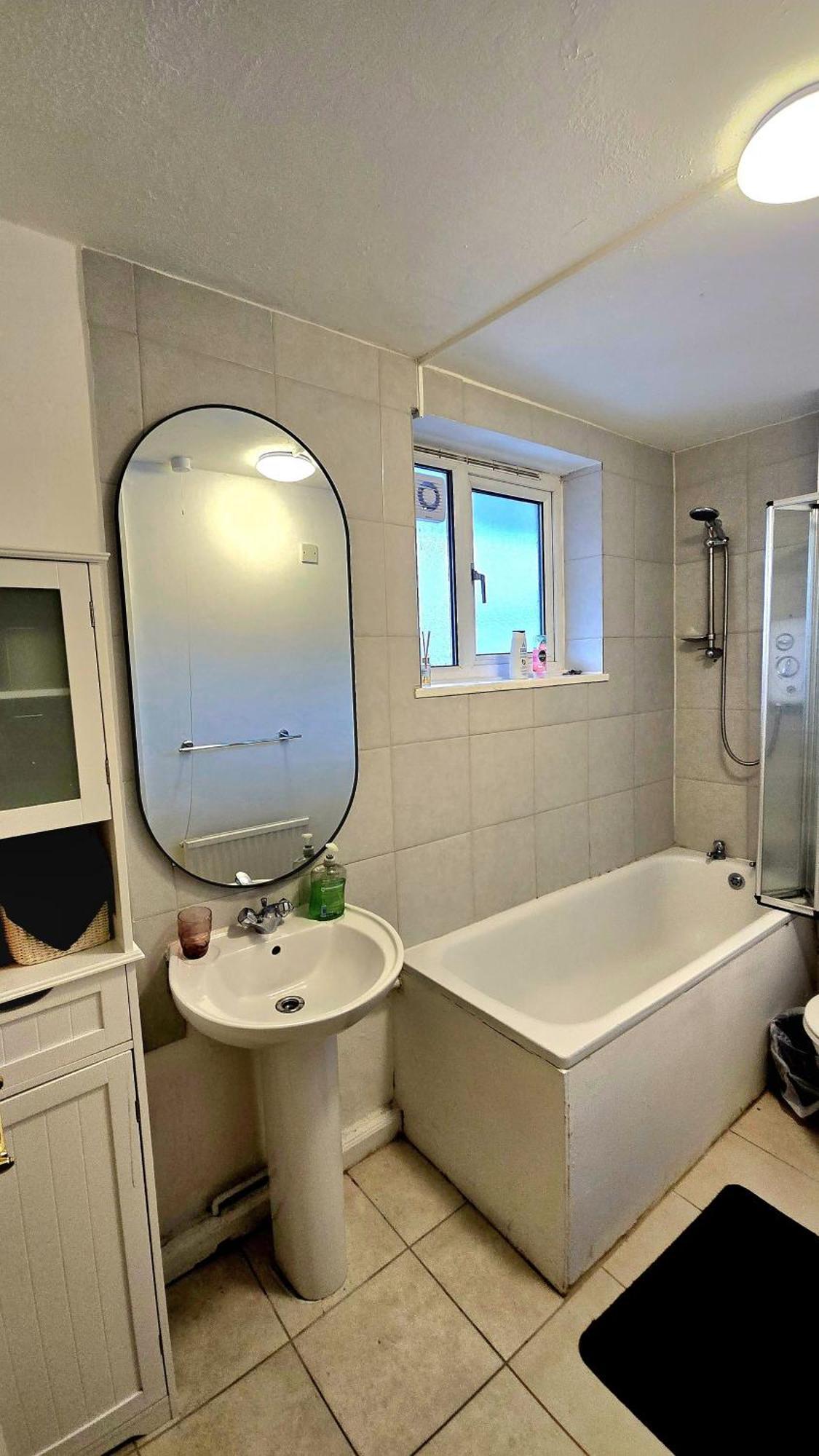 Hébergement de vacances Charming 4 Bedroom Duplex With Private Entrance Londres
