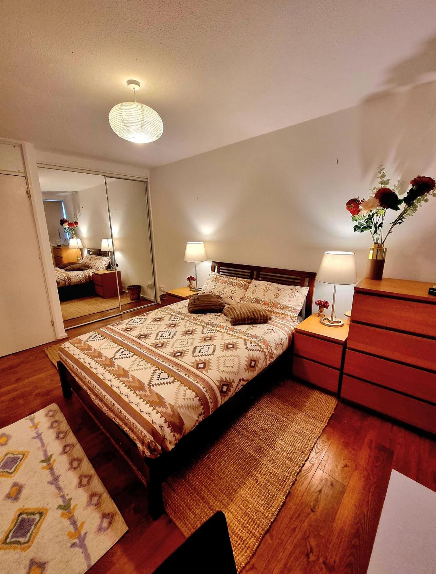 Hébergement de vacances Charming 4 Bedroom Duplex With Private Entrance *