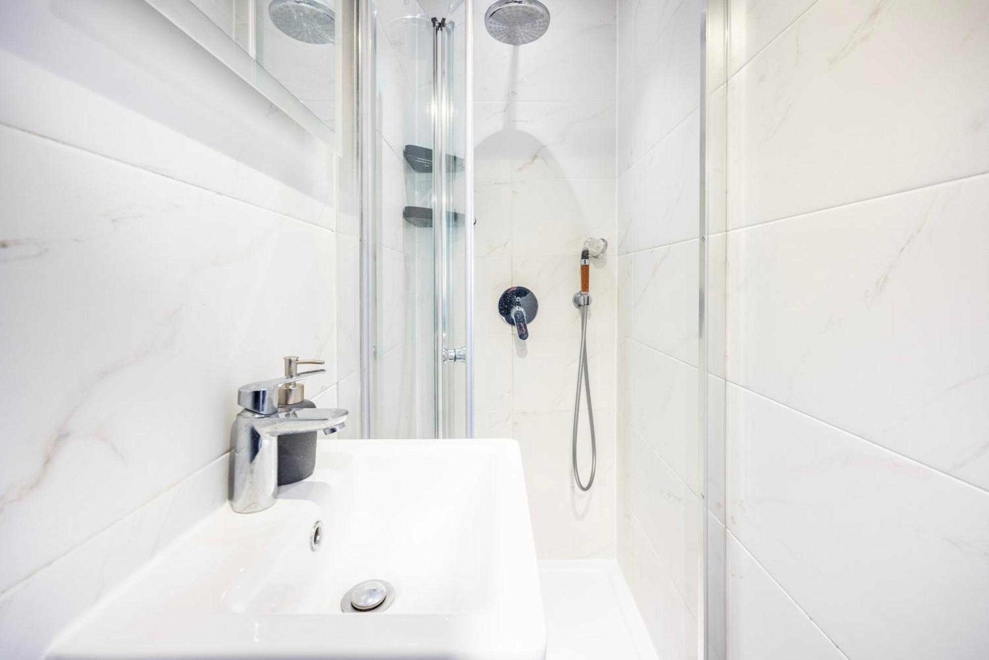 Modern 3 Bedroom With Ensuite * Londres