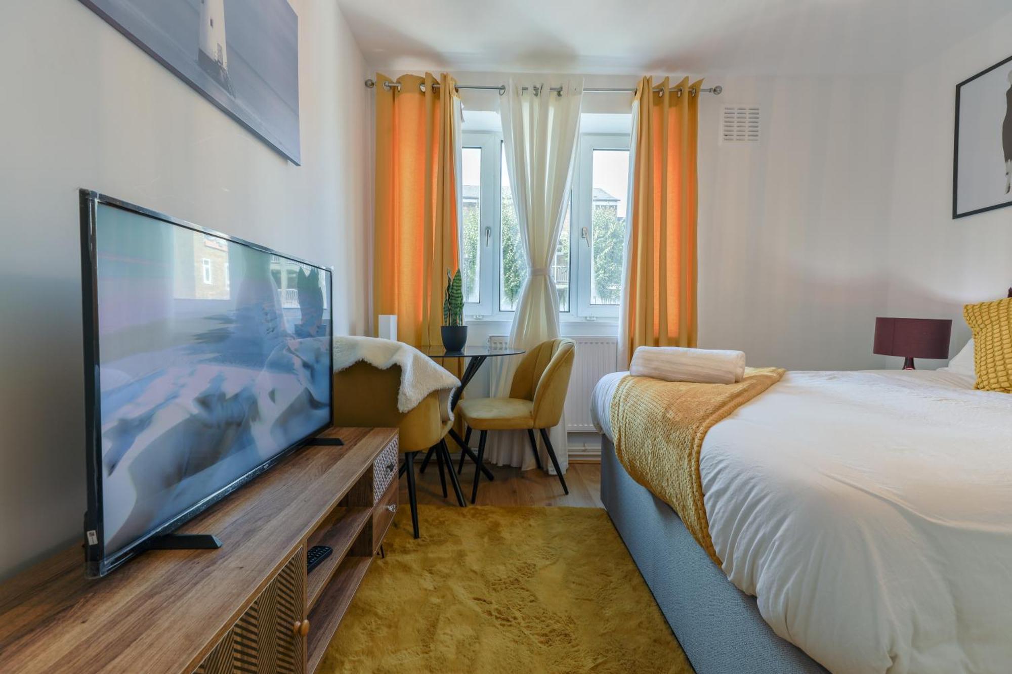 Opulent Heights Gasthof London