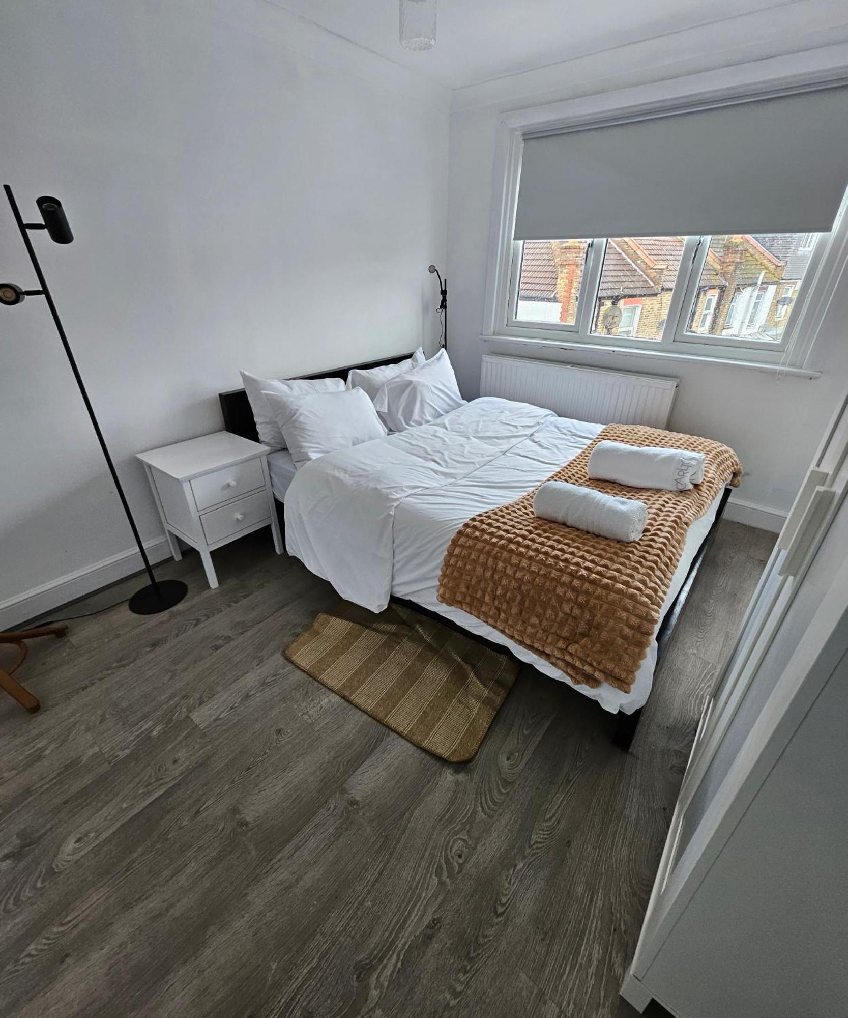 Wembley Lovely 6 Bed House Sleeps Up To 14 Londres