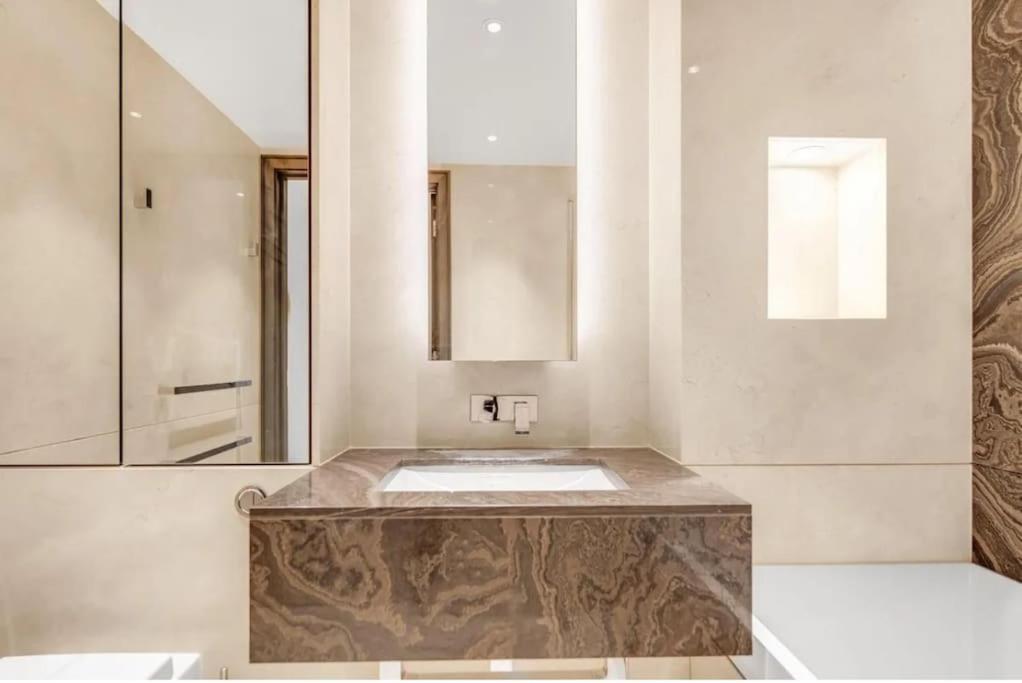 Chelsea Harbour Luxury 2 Bedroom