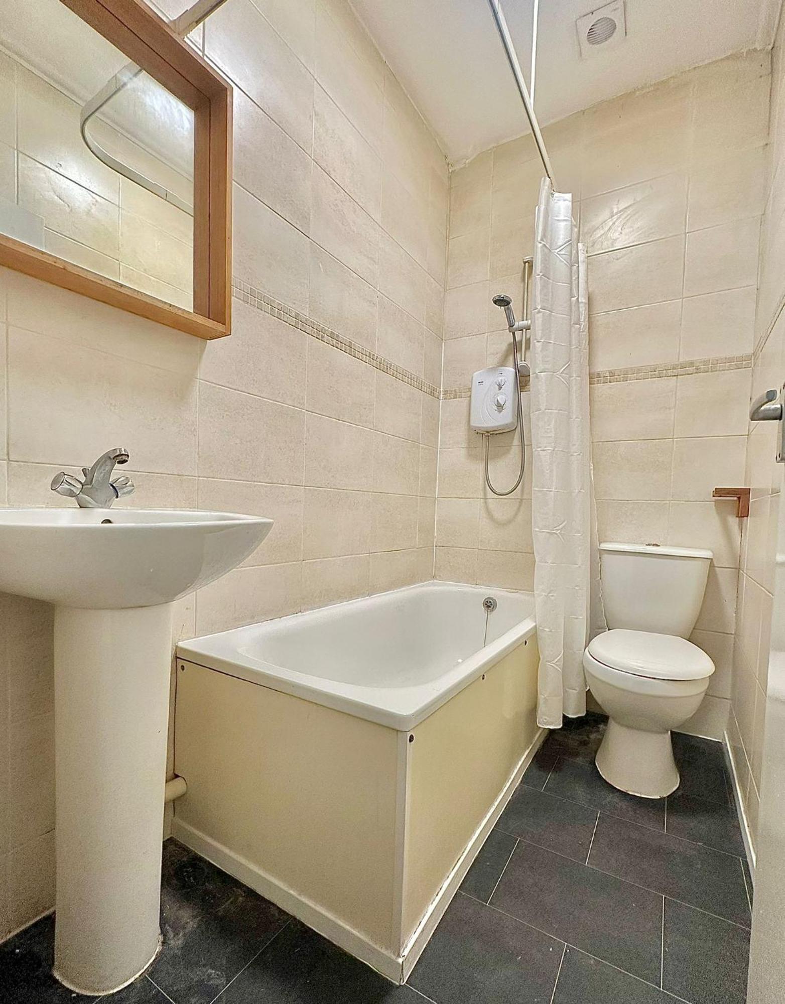 Golders 2 Apartment