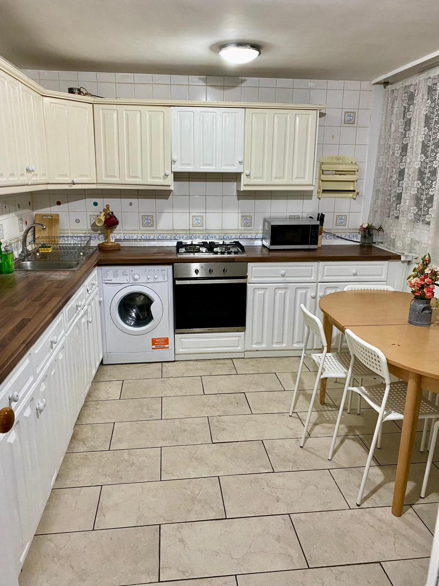 3 Bedroom Flat, Oxford Circus, W1w Apartamento