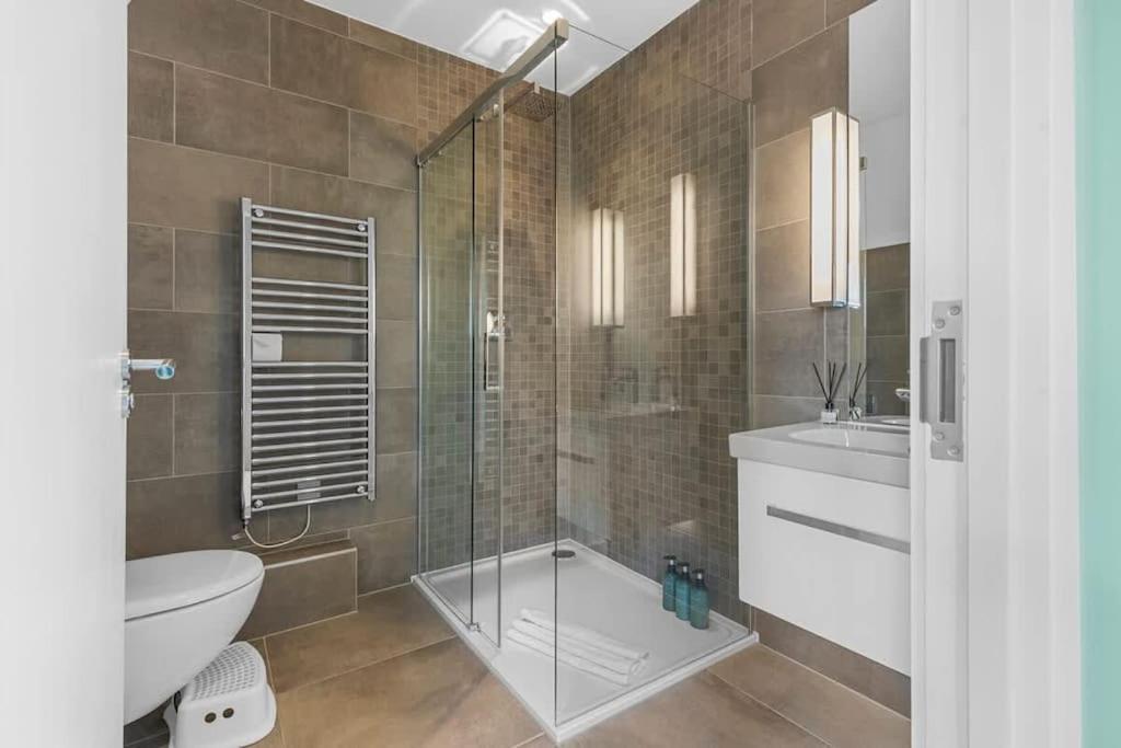 Stylishly Designed 4 Bedroom Appartement *