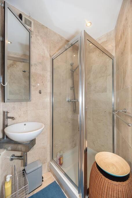 Discover 2 Bedroom In Kensington *