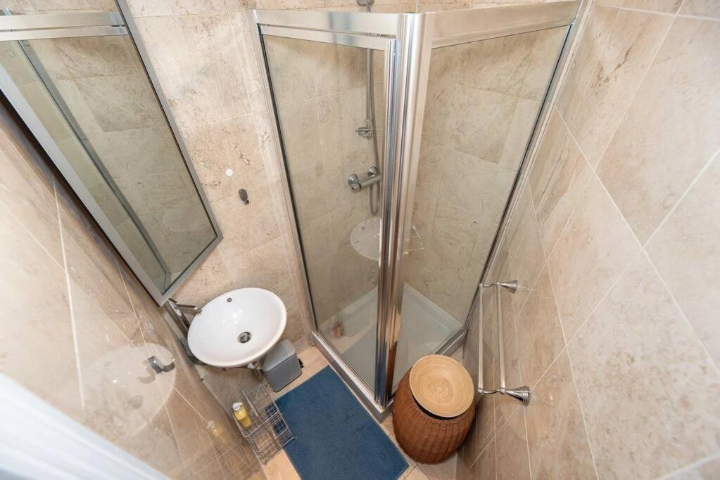 Discover 2 Bedroom In Kensington Londres