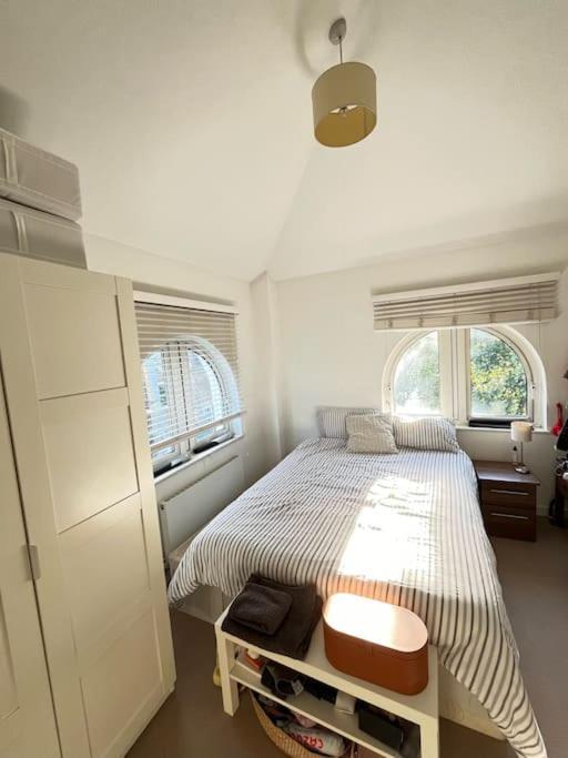 Charming Canal-side Flat Near Iconic Portobello Rd Appartement