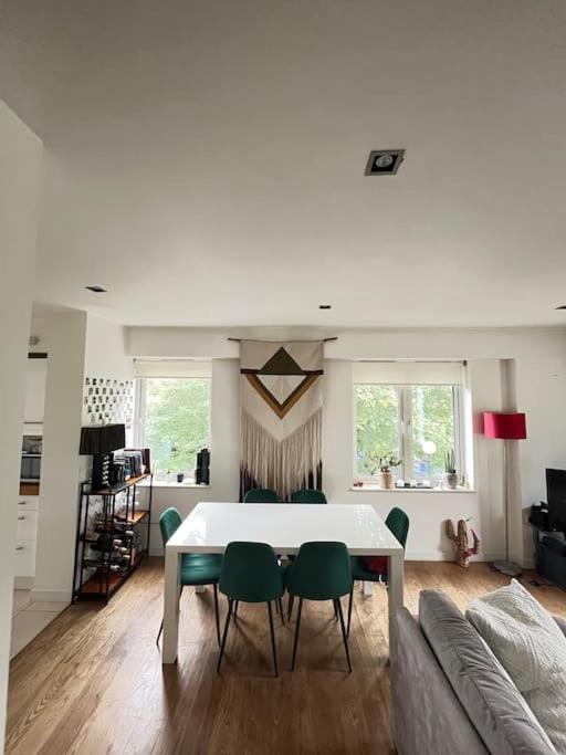 Charming Canal-side Flat Near Iconic Portobello Rd Appartement Londres