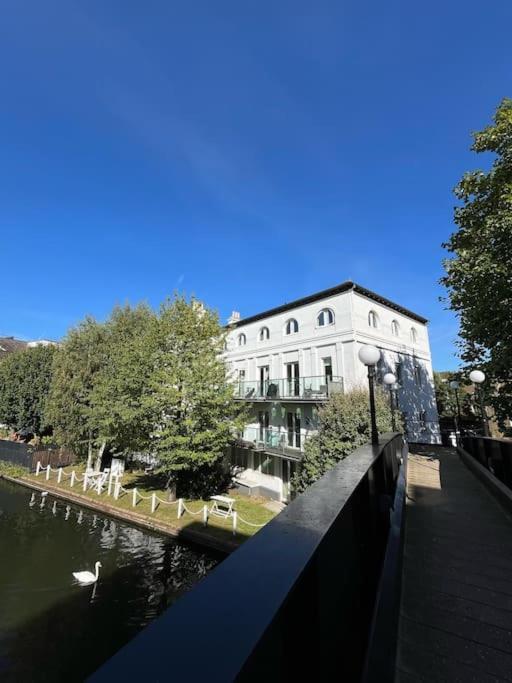 Charming Canal-side Flat Near Iconic Portobello Rd Appartement