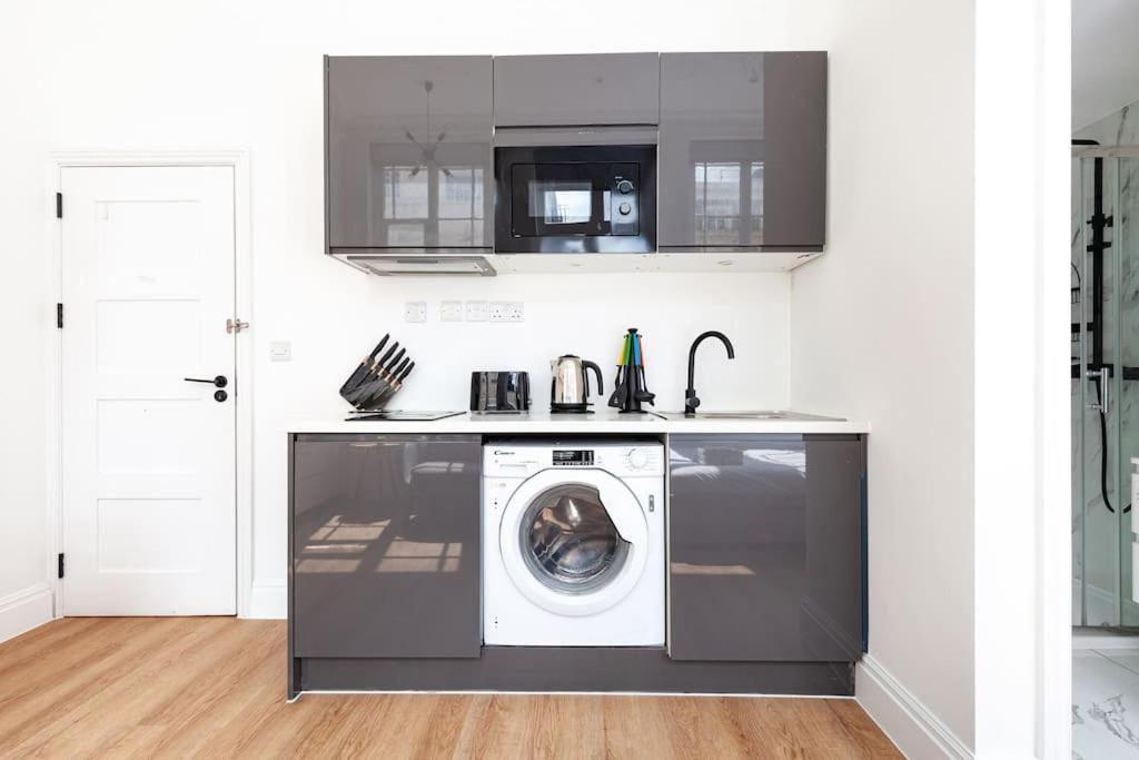 Modern Next To Paddington Station *