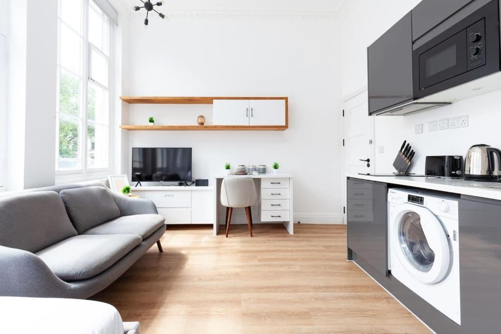 Modern Next To Paddington Station Londres