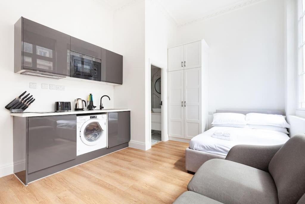 Modern Next To Paddington Station *