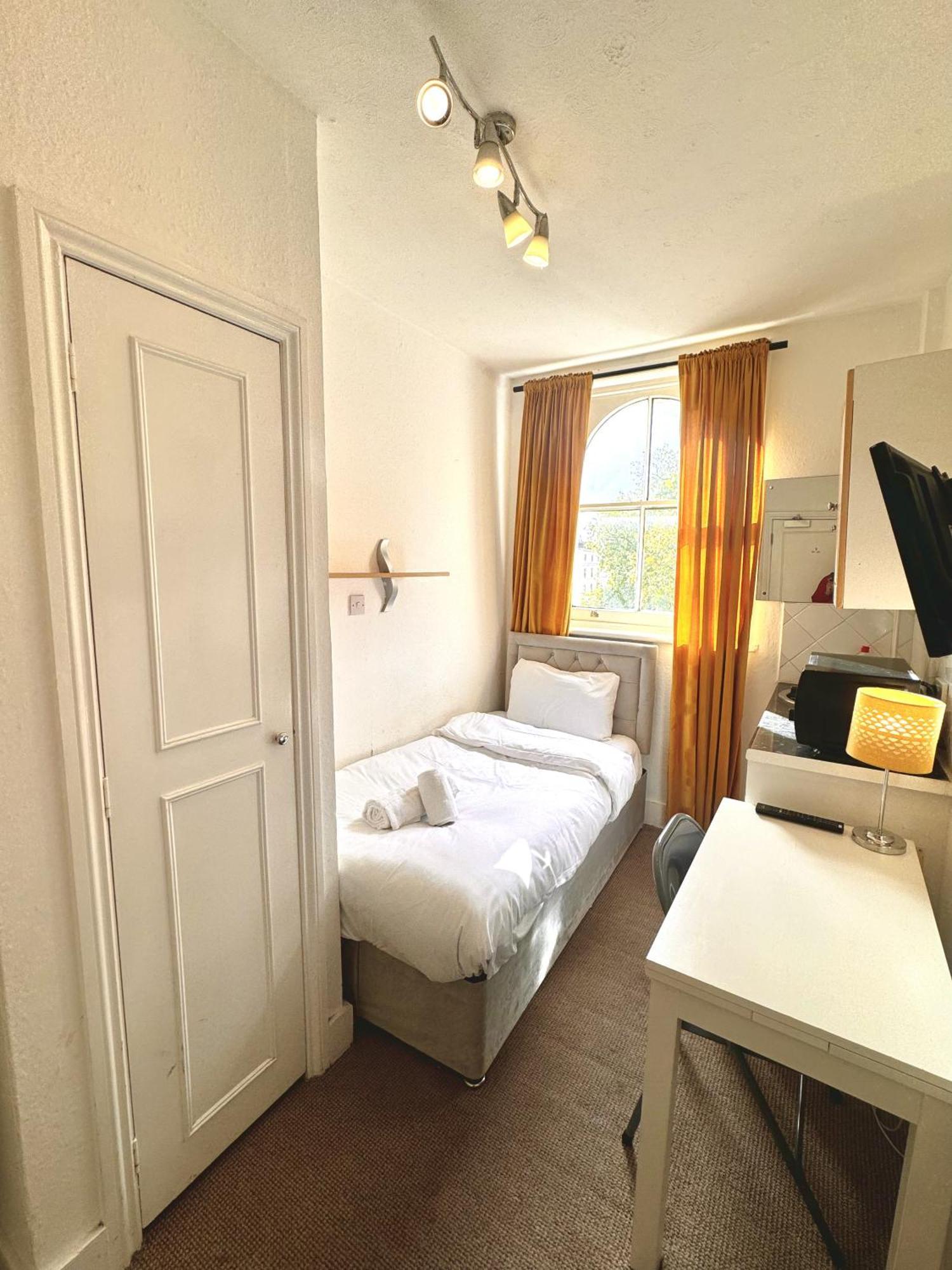 Kensington Gardens Apartahotel 3*