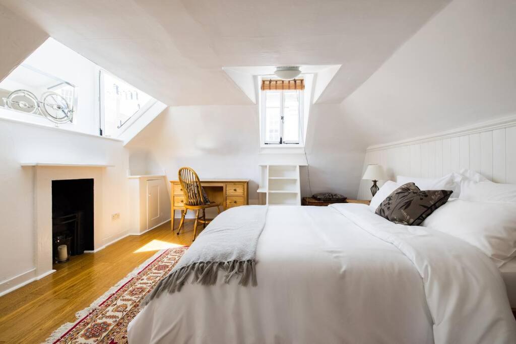 Spacious, Light-filled 2 Bedroom Сasa de vacaciones *